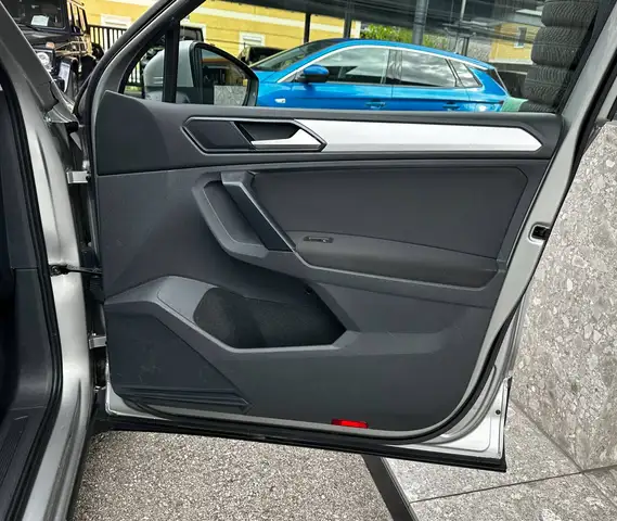 Volkswagen Tiguan view 17