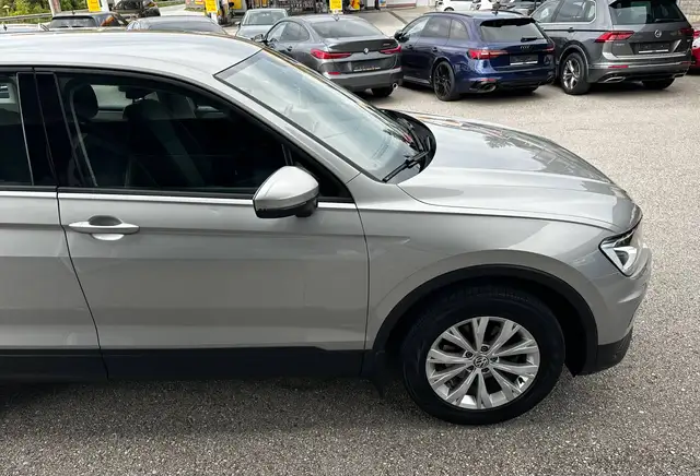 Volkswagen Tiguan view 12