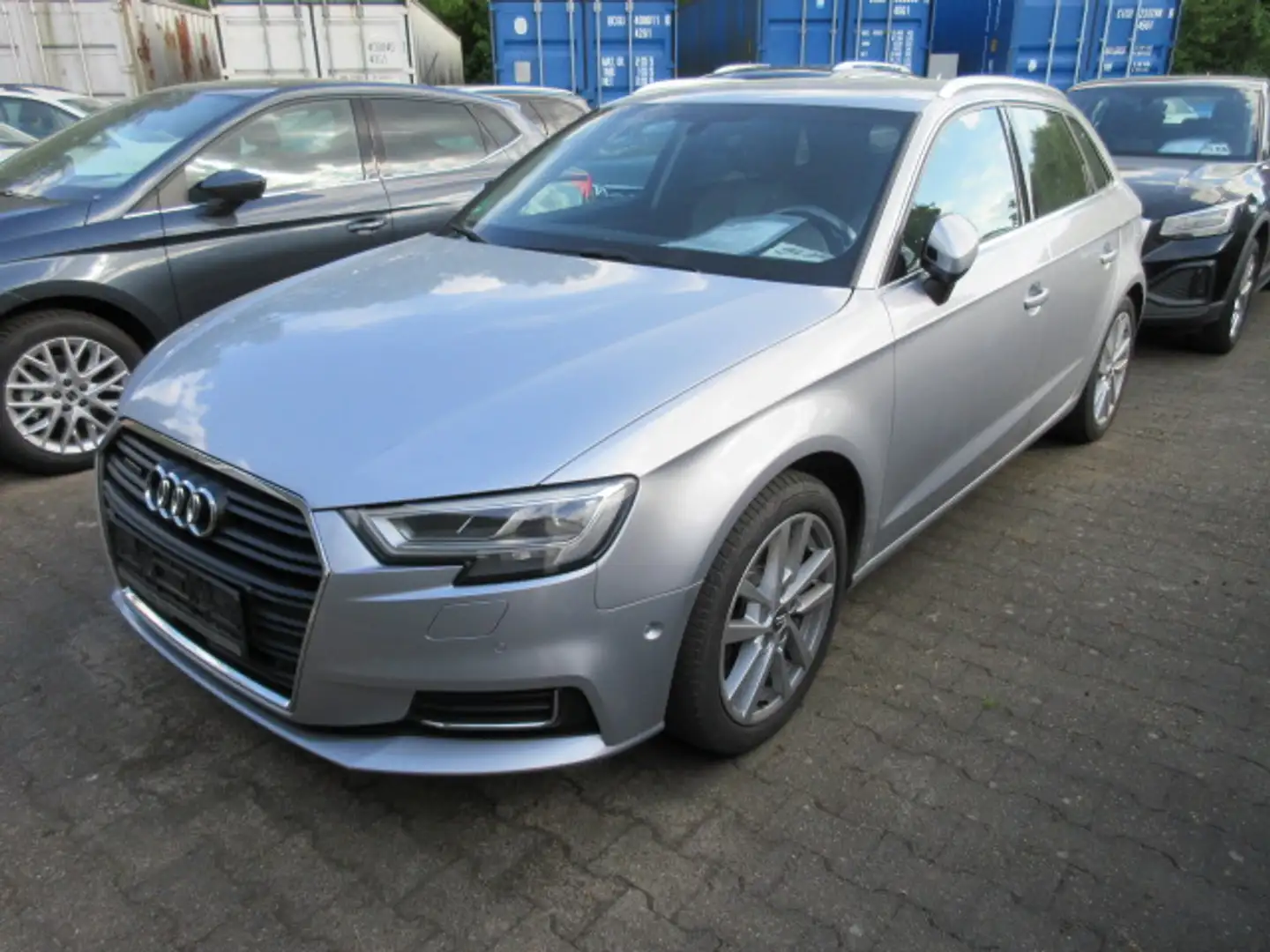 Audi A3 Sportback Design 2.0 TDI quattro S tronic NAVI AHK Silber - 1