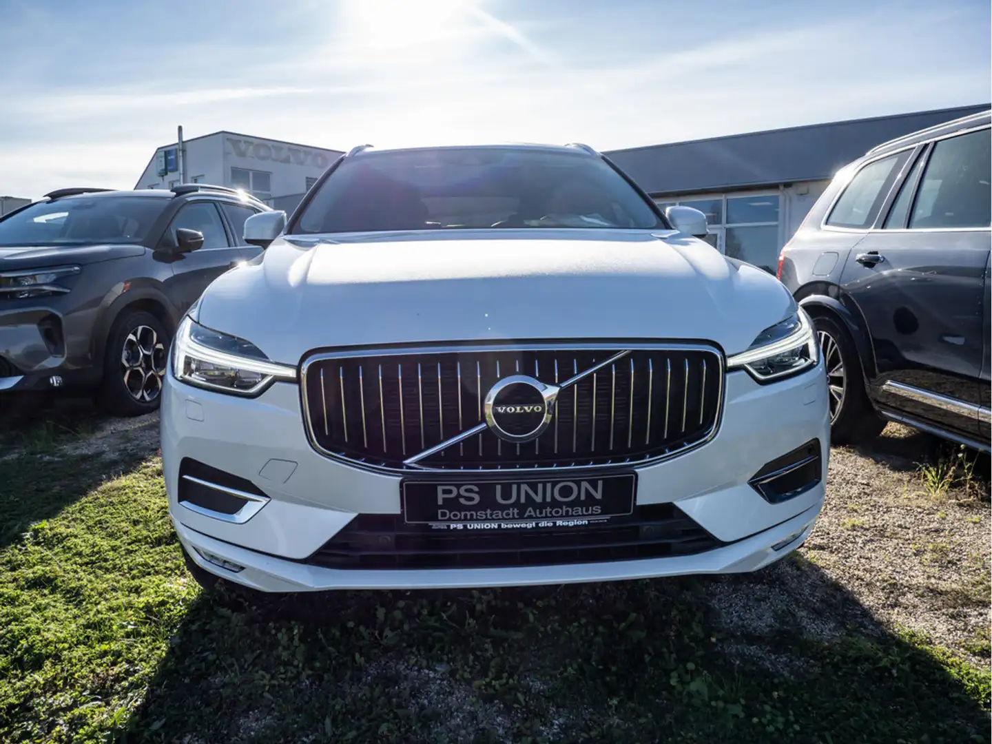 Volvo XC60 2.0 Inscription 2WD NAVI AHK LED PANO Weiß - 2