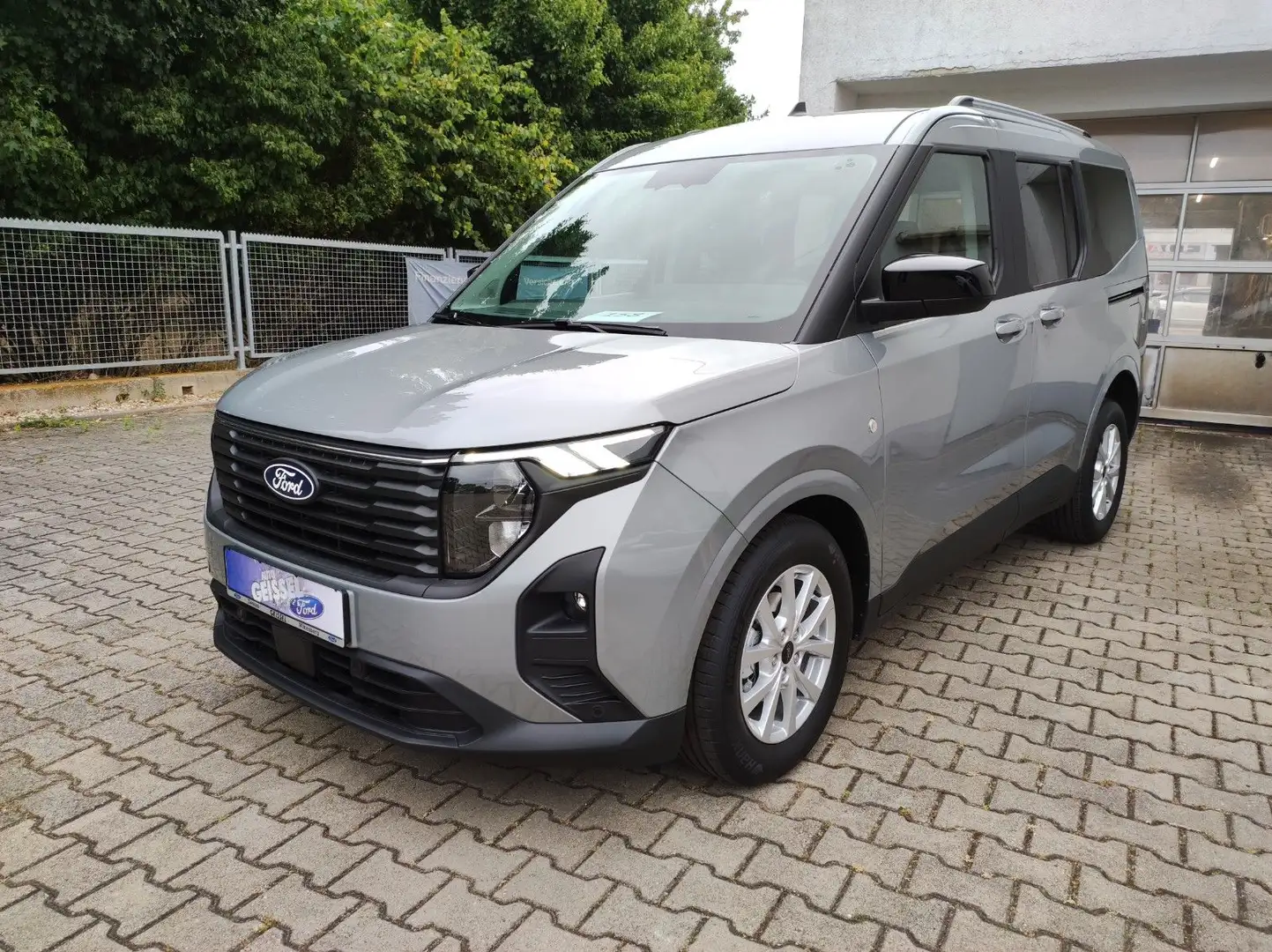 Ford Tourneo Courier Titanium ACC Navi PDC Winterp Grau - 1