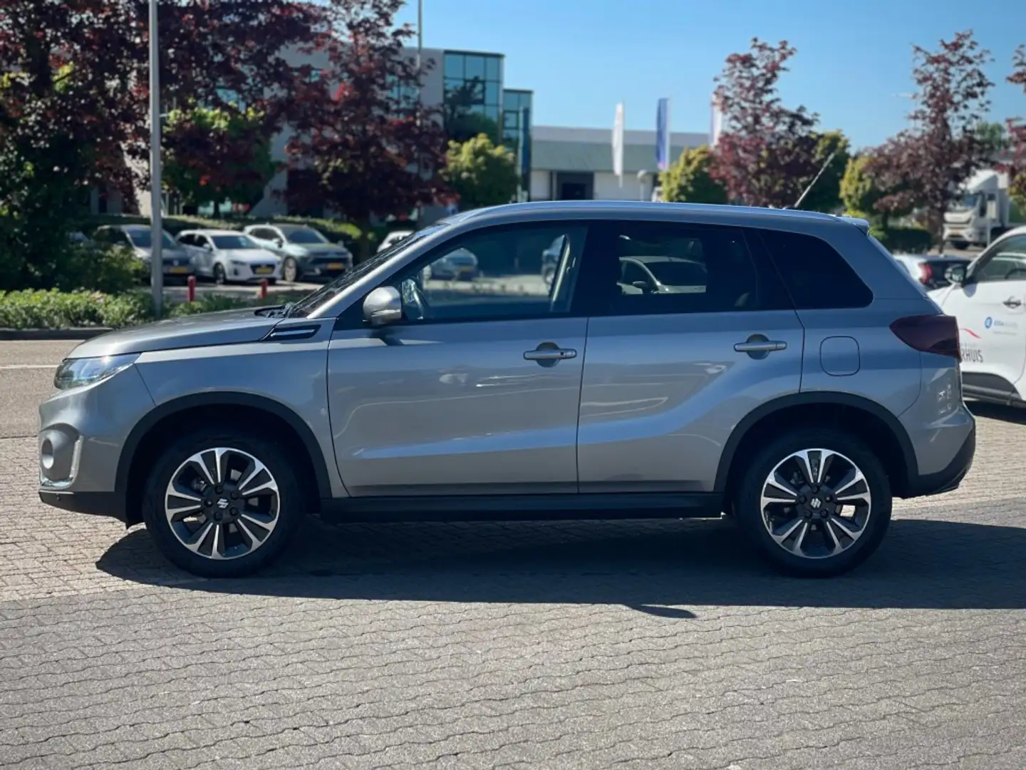 Suzuki Vitara 1.4 STYLE HALF-LEER NAVI CAMERA ADD.CRUISE Gris - 2