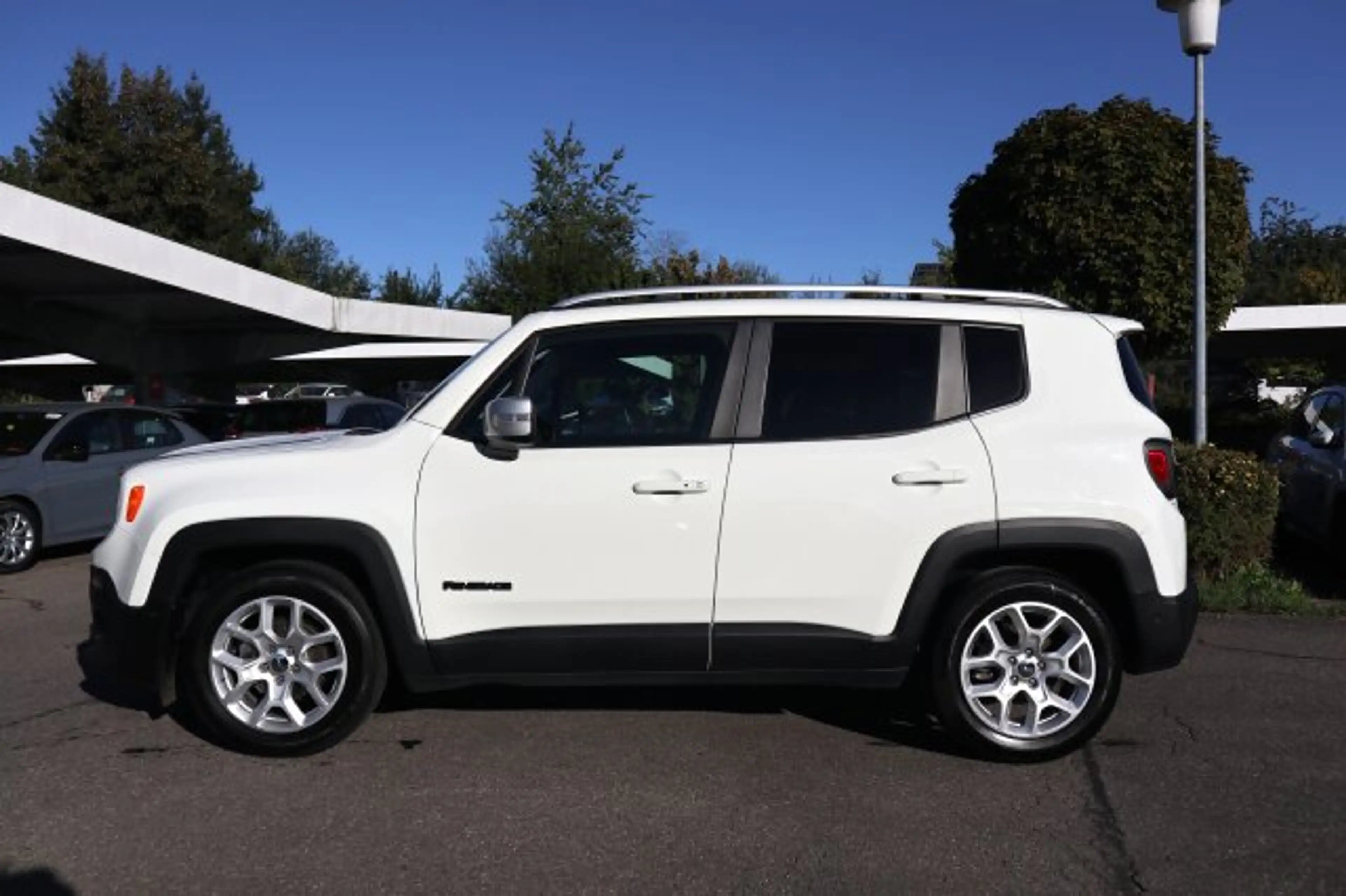 Jeep Renegade Renegade Limited 1,4 MultiAir FWD S/Navi/Autom. — photo 4
