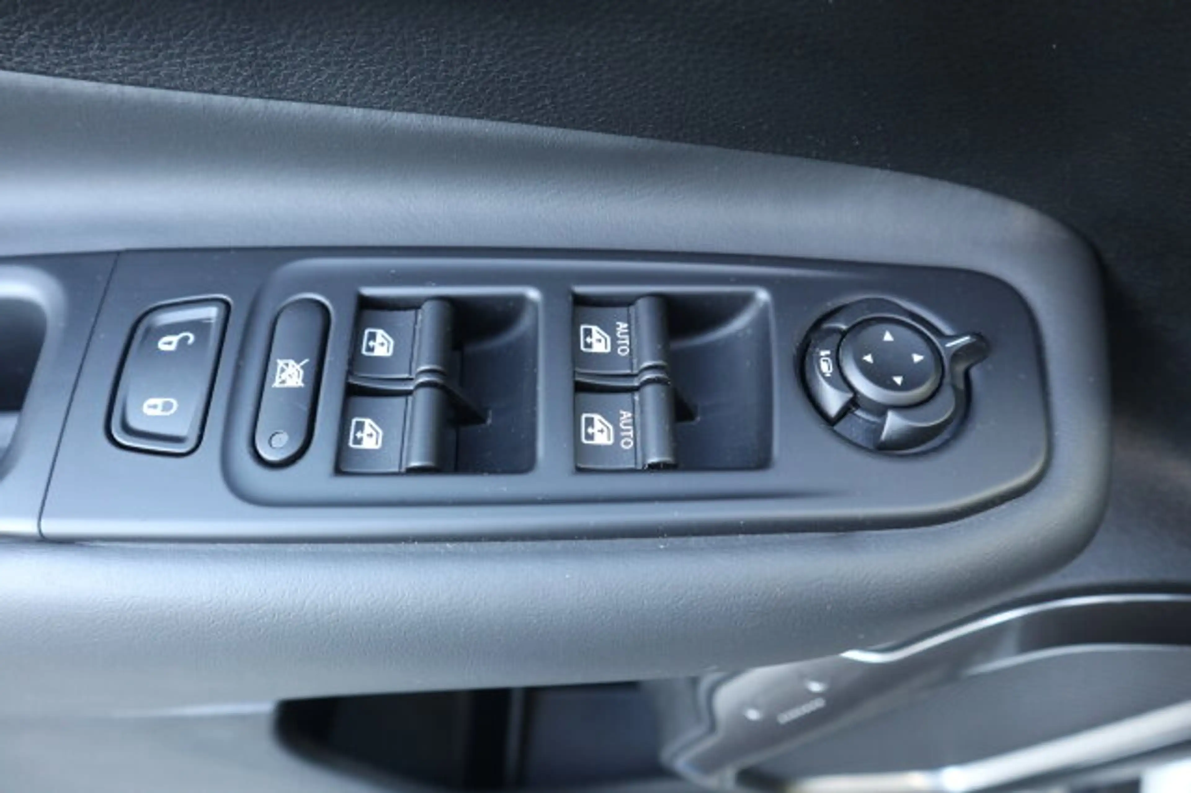 Jeep Renegade Renegade Limited 1,4 MultiAir FWD S/Navi/Autom. — photo 9