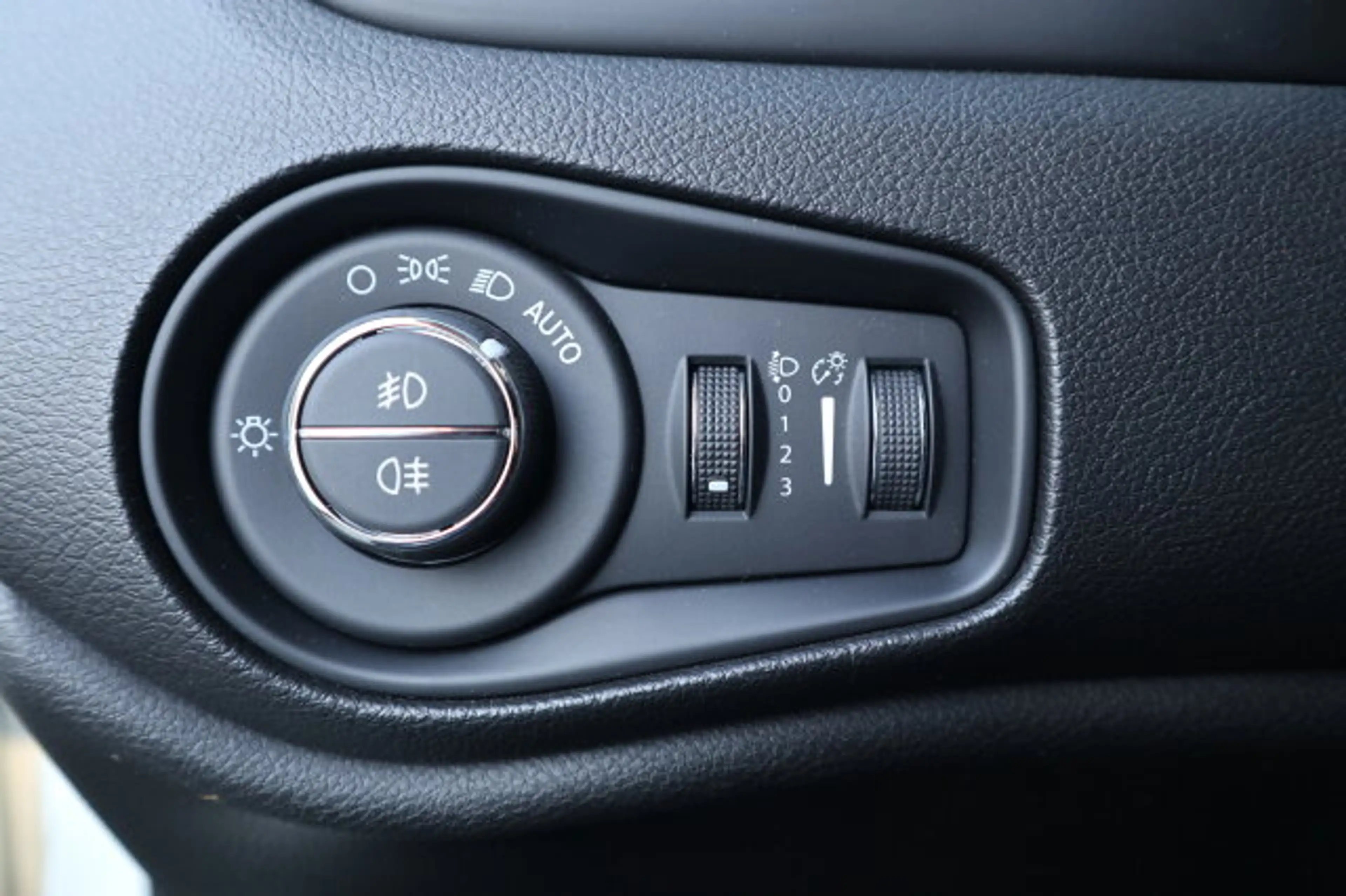 Jeep Renegade Renegade Limited 1,4 MultiAir FWD S/Navi/Autom. — photo 11