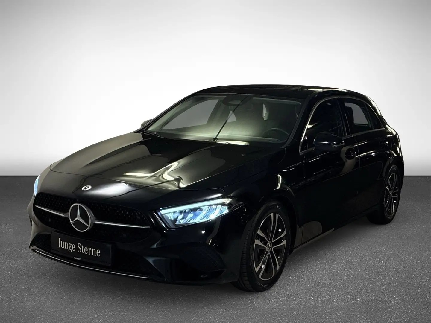Mercedes-Benz A 180 d Kompaktlimousine PTS Cam Navi Wide LED Schwarz - 2