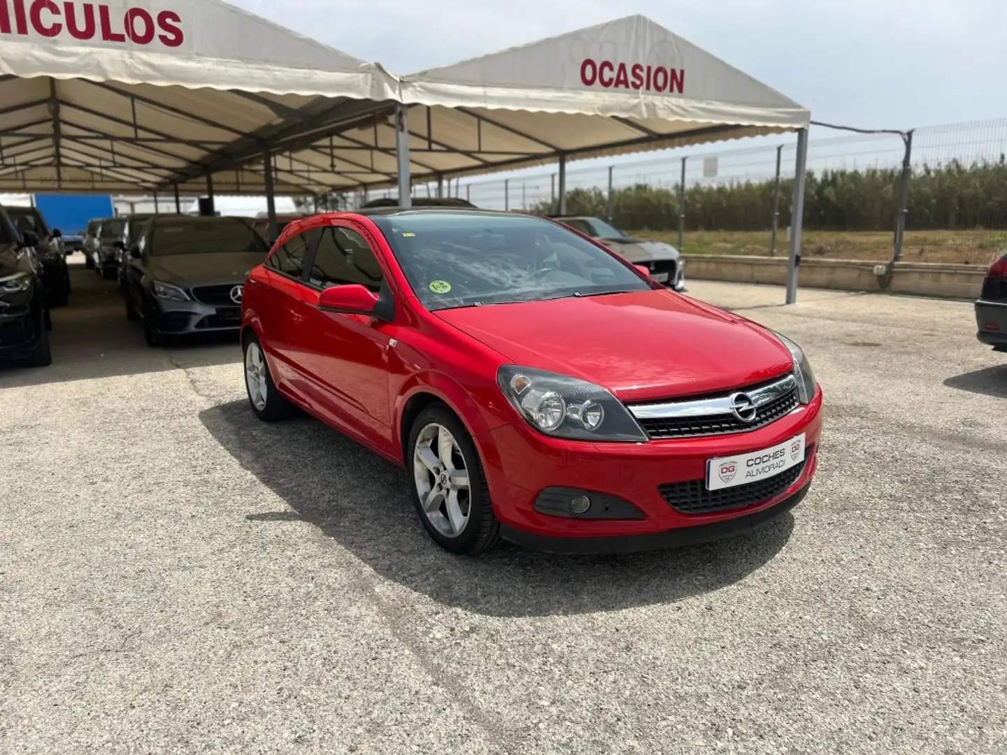 Opel Astra GTC 1.9CDTi Sport 150 Rojo - 2