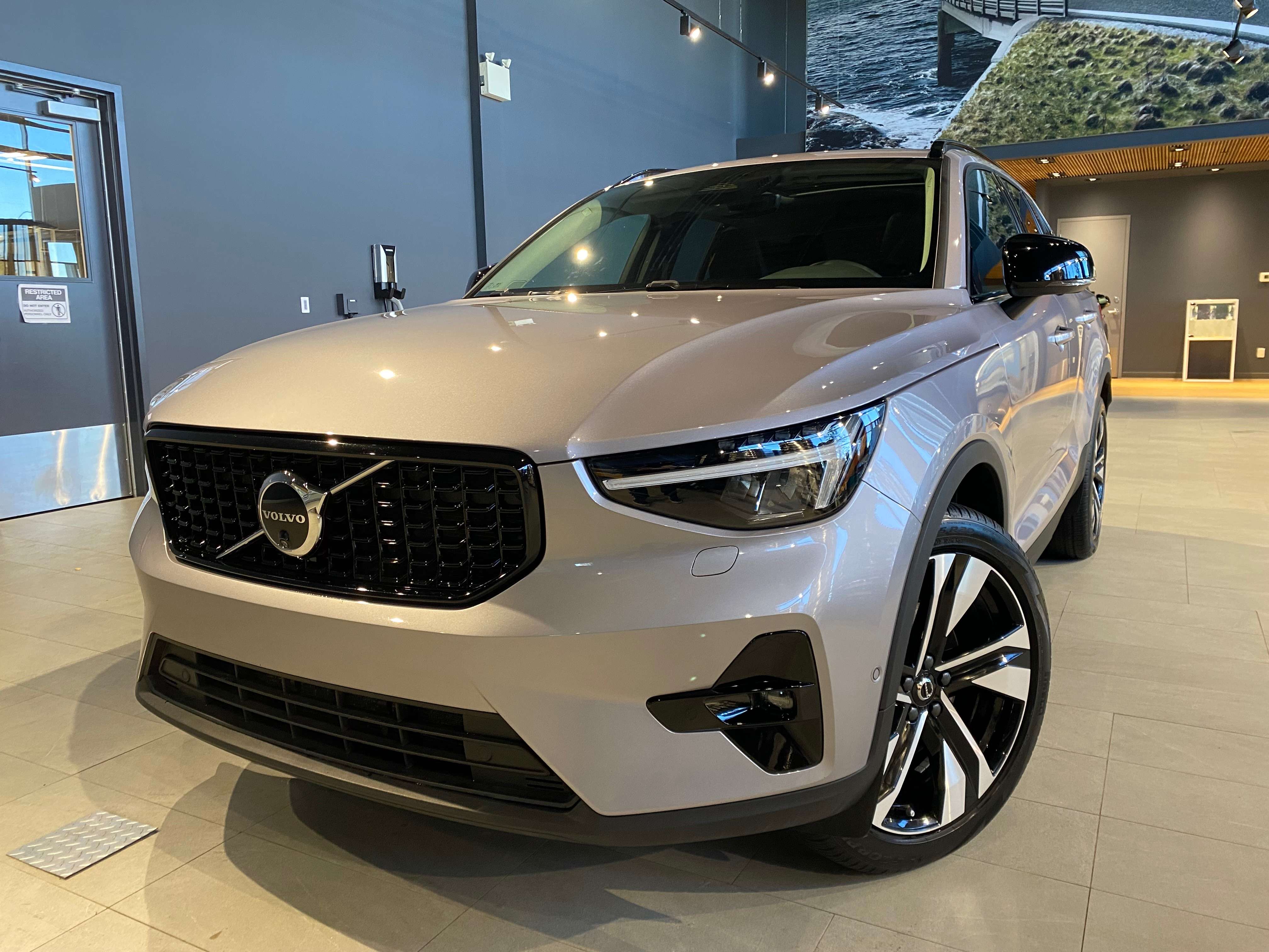 2026 Volvo XC40 B5 AWD Plus Dark Theme