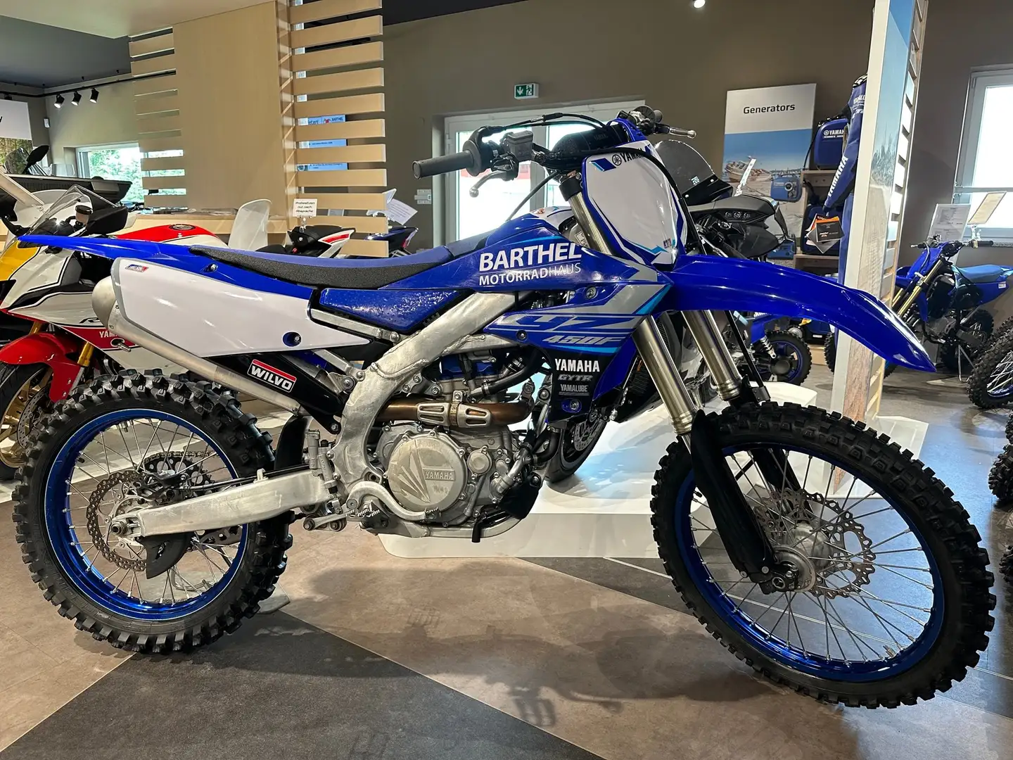 Yamaha YZ 450 F Modell 2022 * Modrá - 1