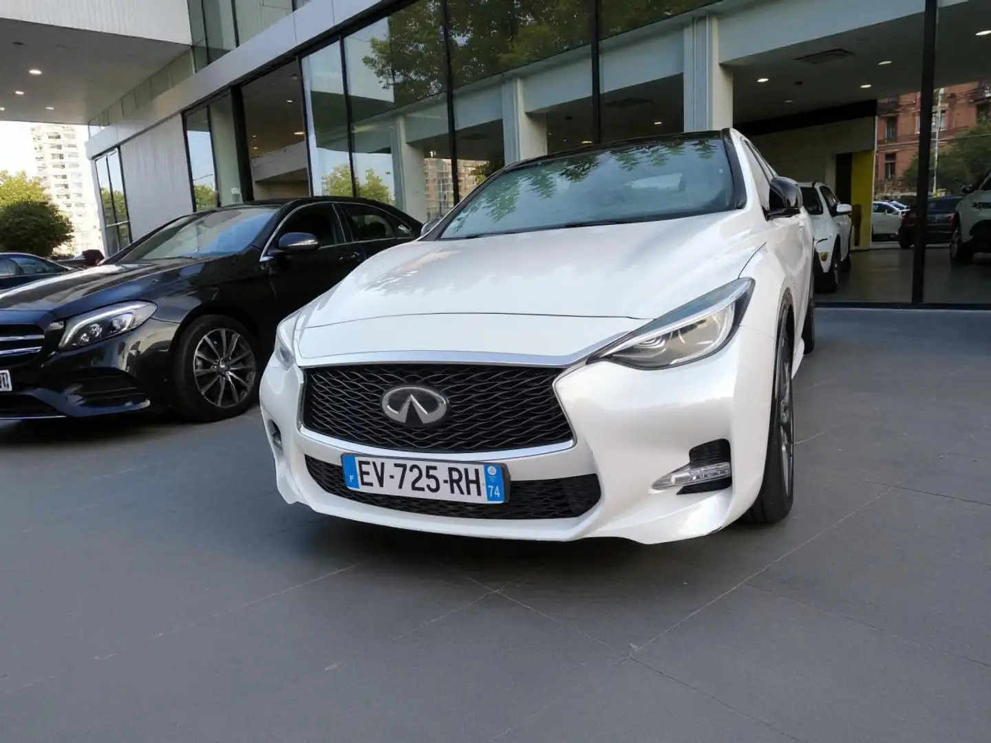 Infiniti Q30 S Q30S 2.0 TURBO 211 AWD 4X4 SPORT / TOIT PANO / BOSE Blanco - 1