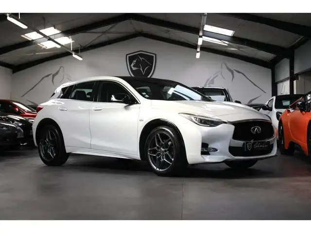 Infiniti Q30 S Q30S 2.0 TURBO 211 AWD 4X4 SPORT / TOIT PANO / BOSE