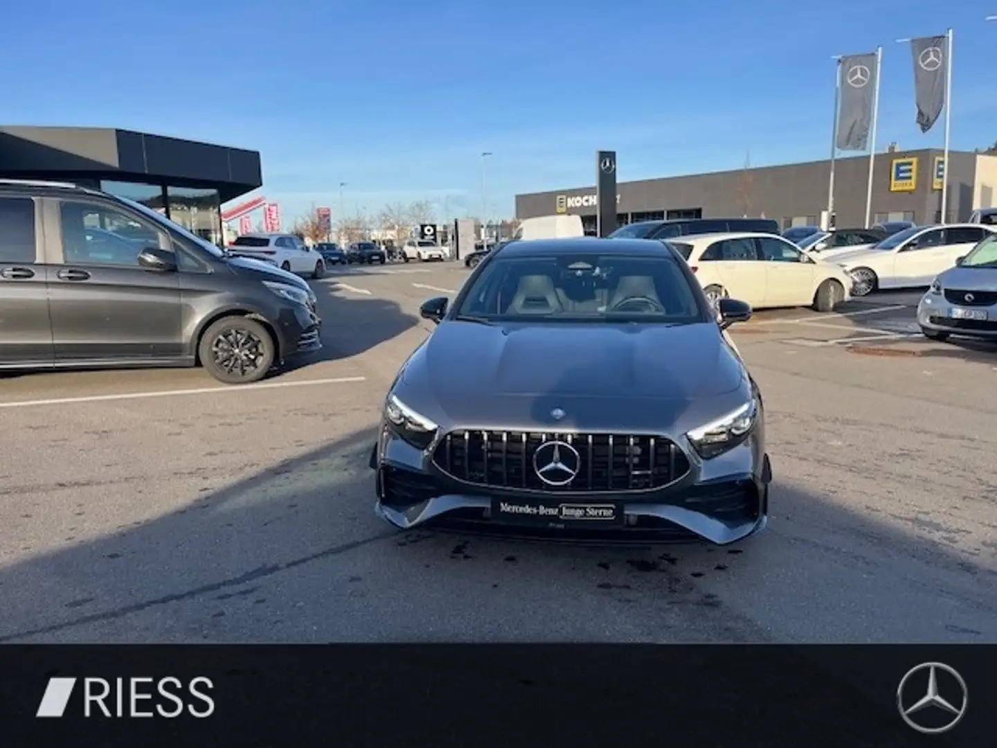 Mercedes-Benz A 35 AMG 4M Aero Night LED Pano W-Paket Ambi Kamera Grau - 2