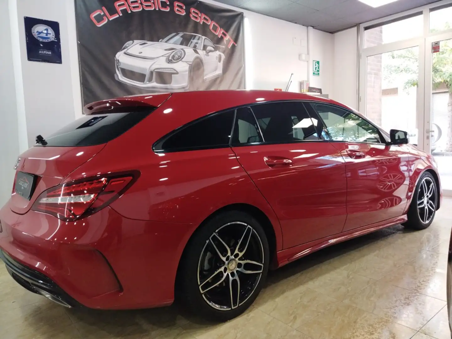 Mercedes-Benz CLA 200 Shooting Brake 7G-DCT Rood - 1