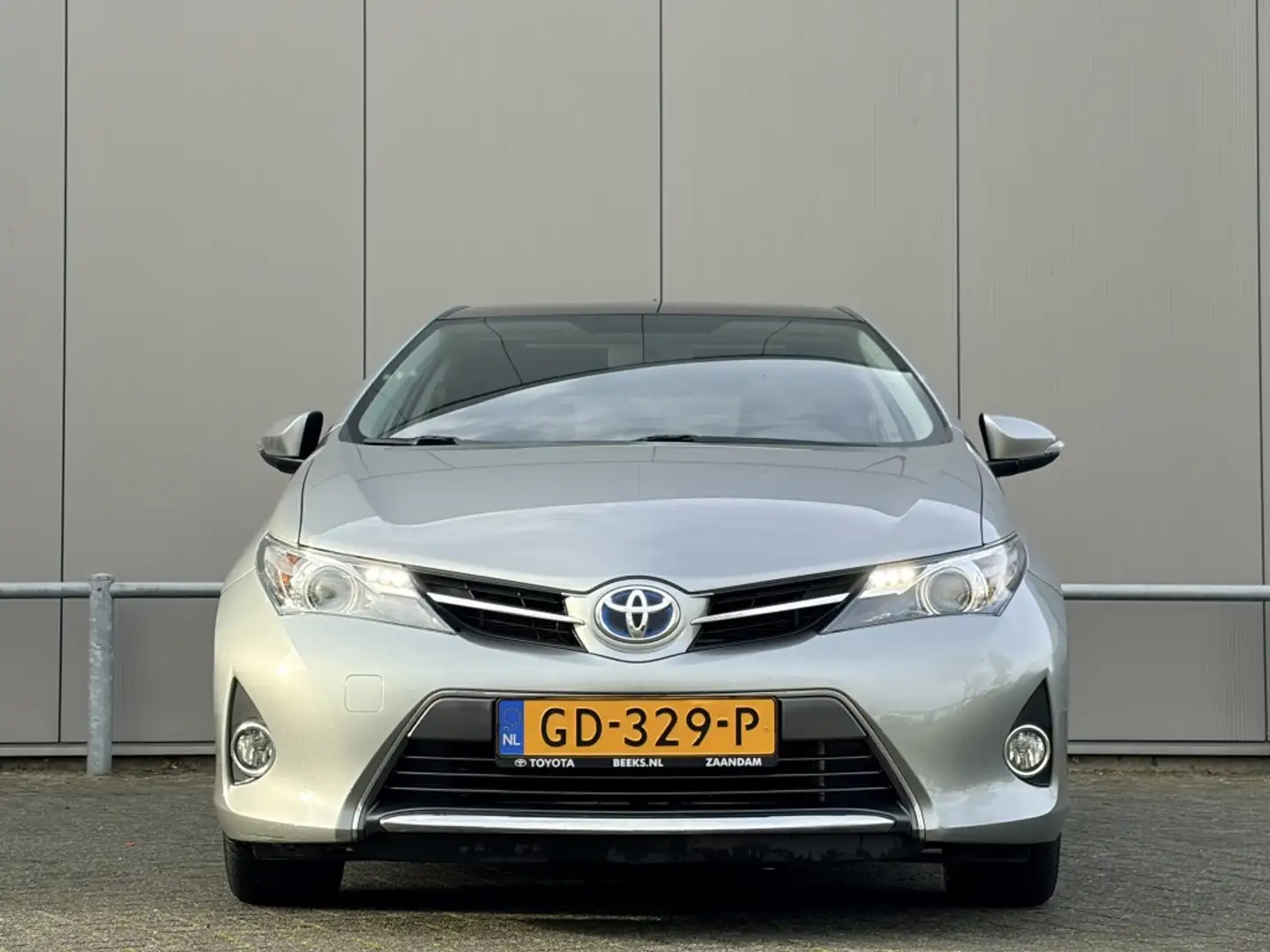 Toyota Auris 1.8 Hybrid - nap! - airco - pano - cruise - Gris - 2