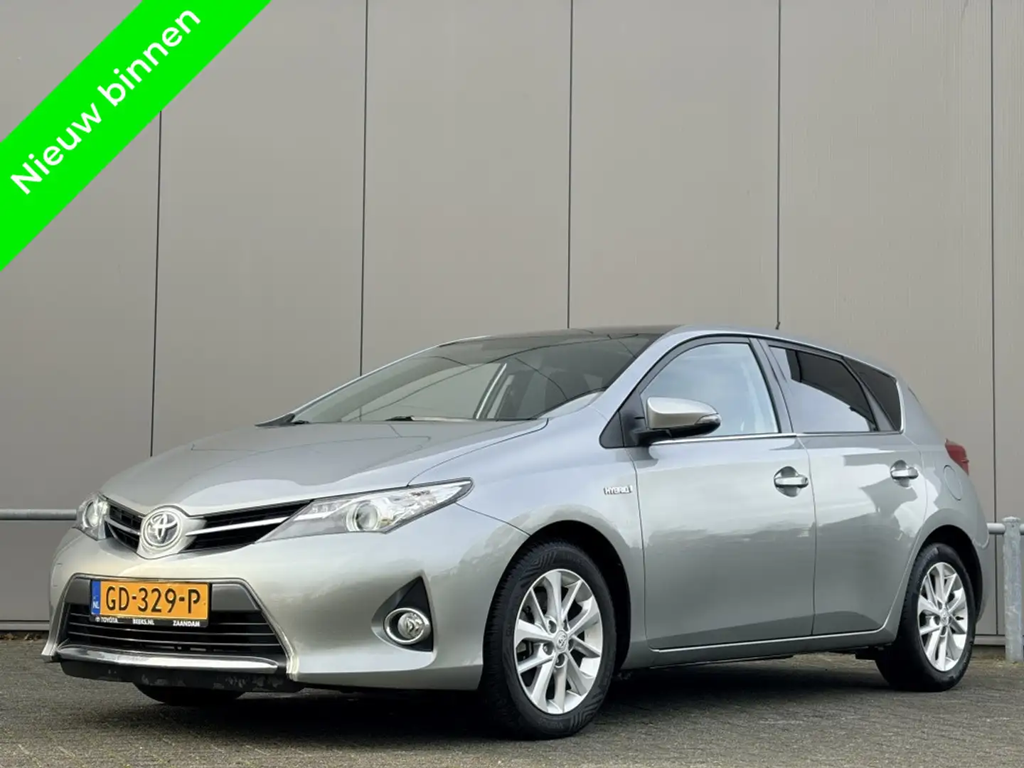 Toyota Auris 1.8 Hybrid - nap! - airco - pano - cruise - Gris - 1