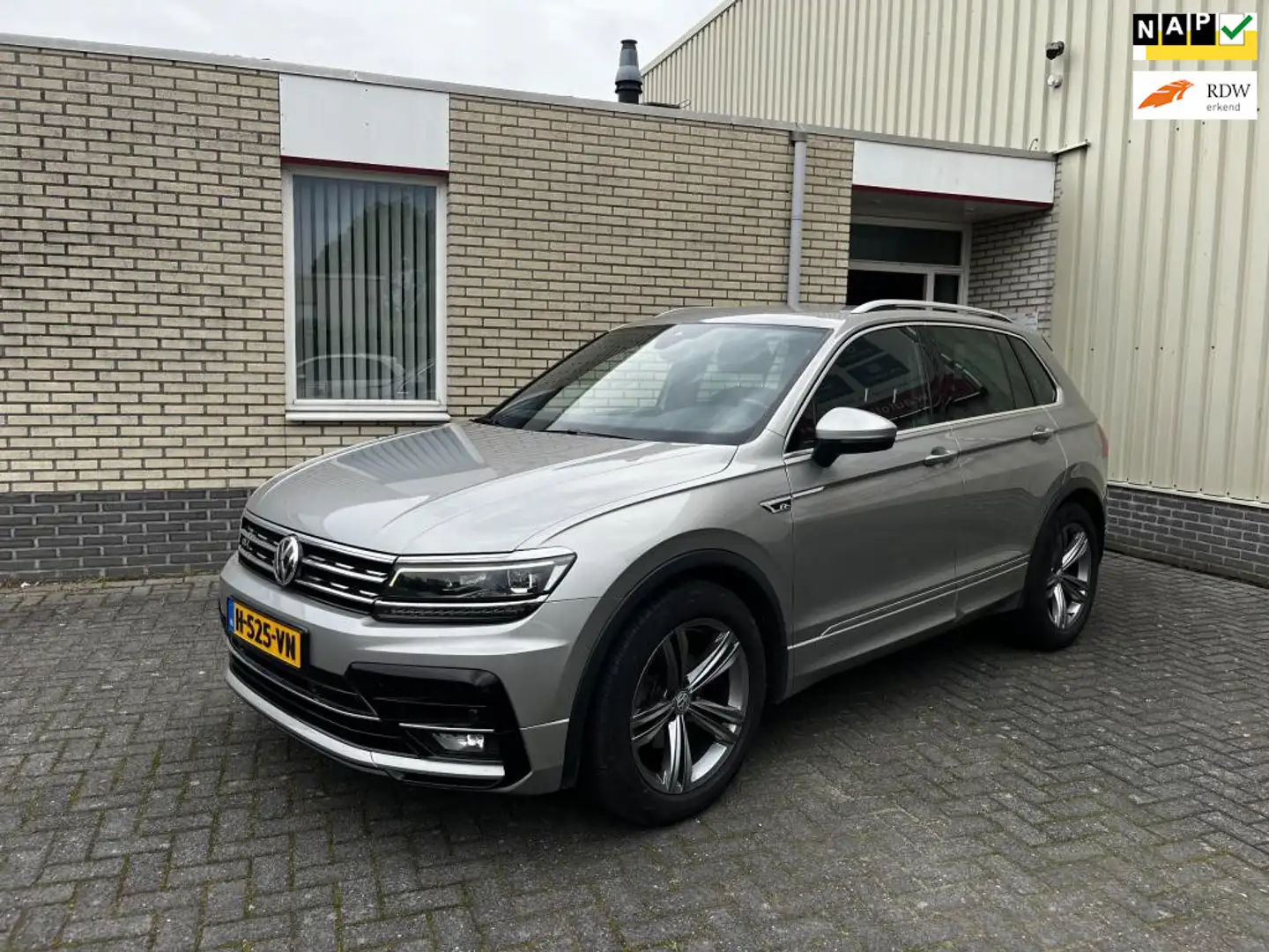 Volkswagen Tiguan 1.5 TSI ACT Highline Business R Trekhaak Gris - 1