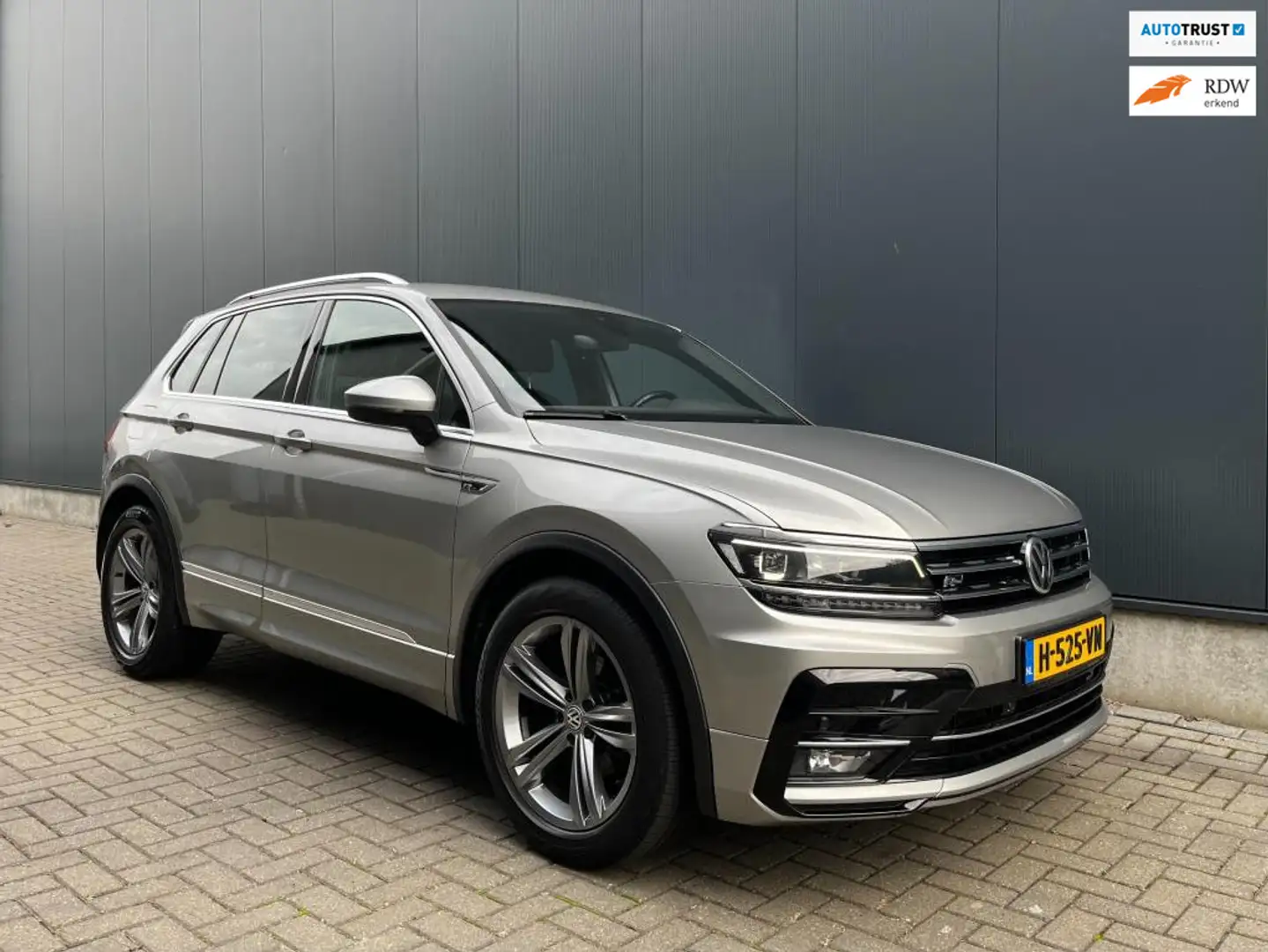 Volkswagen Tiguan 1.5 TSI ACT Highline Business R Trekhaak Gris - 1
