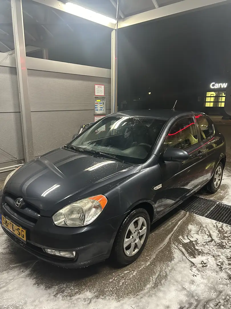 Hyundai ACCENT 1.4i Dynamic Grau - 1