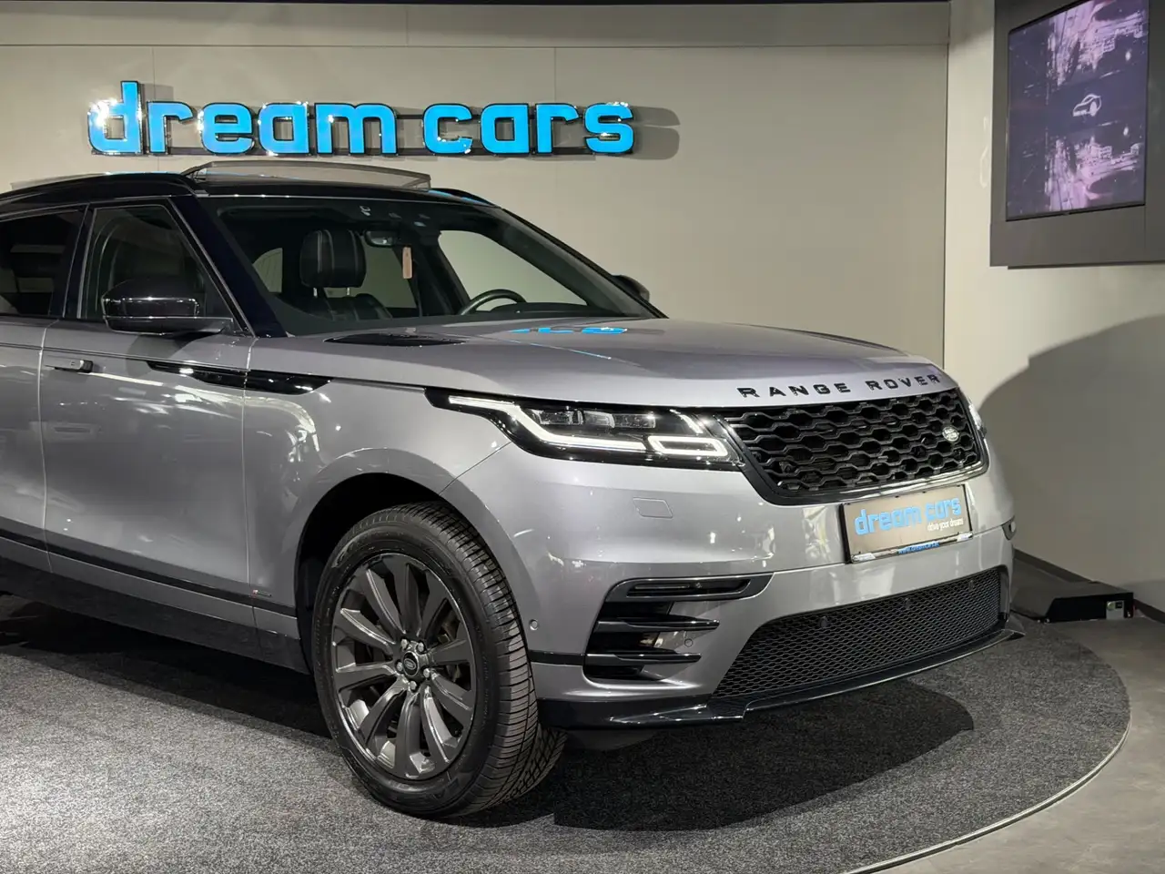 Land Rover Range Rover Velar 2.0 d Velar R-Dynamic / PANO / LEDER / VOLL Bild 9