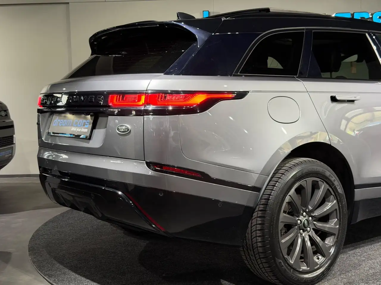 Land Rover Range Rover Velar 2.0 d Velar R-Dynamic / PANO / LEDER / VOLL Bild 11