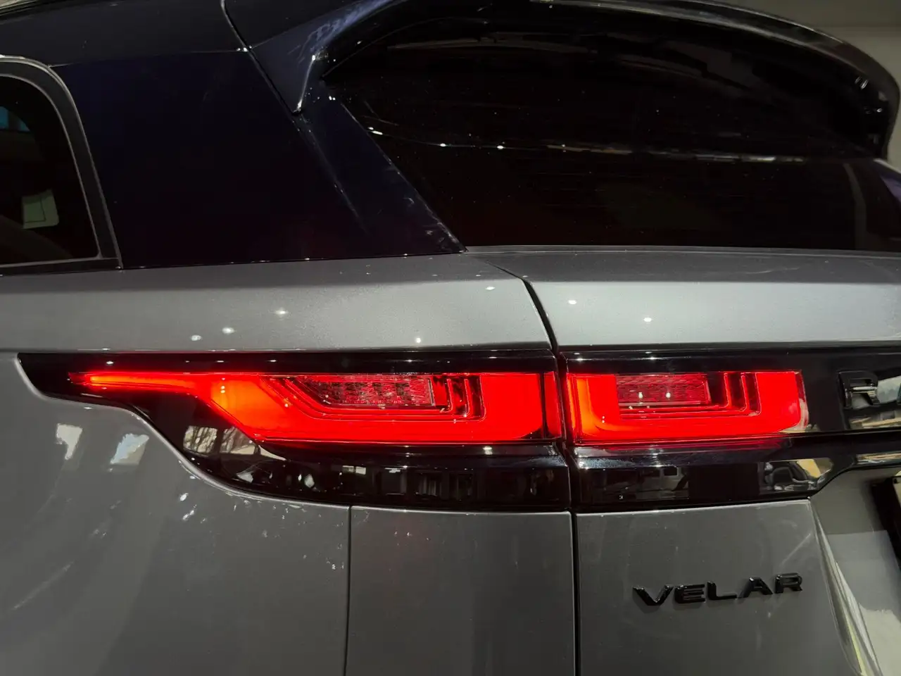 Land Rover Range Rover Velar 2.0 d Velar R-Dynamic / PANO / LEDER / VOLL Bild 12