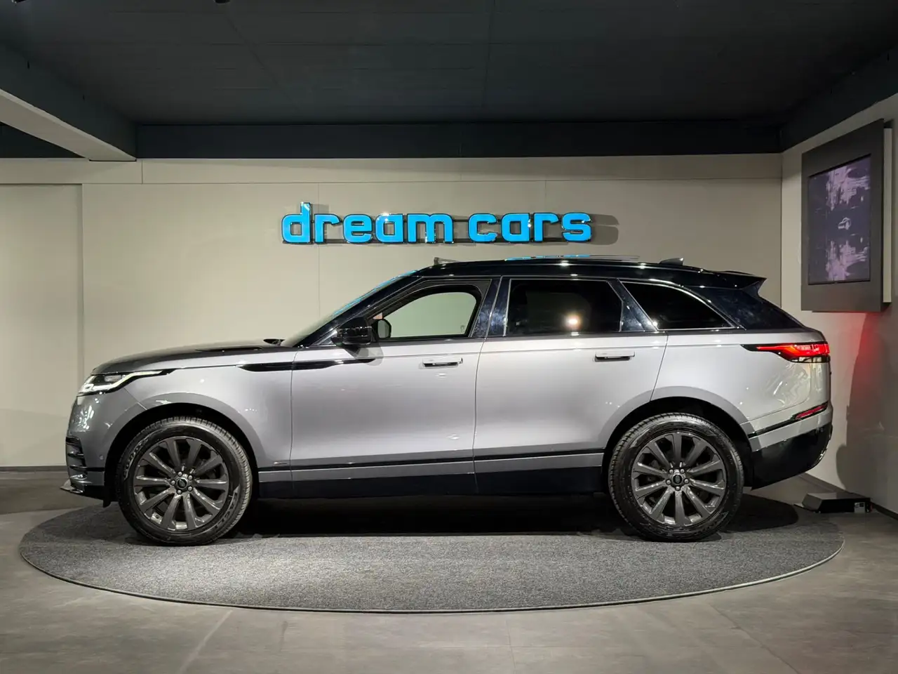 Land Rover Range Rover Velar 2.0 d Velar R-Dynamic / PANO / LEDER / VOLL Bild 23