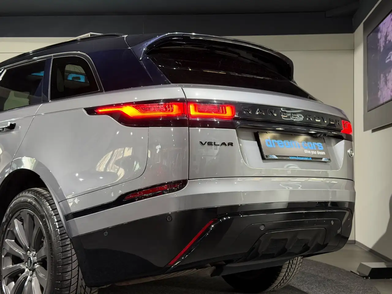 Land Rover Range Rover Velar 2.0 d Velar R-Dynamic / PANO / LEDER / VOLL Bild 10