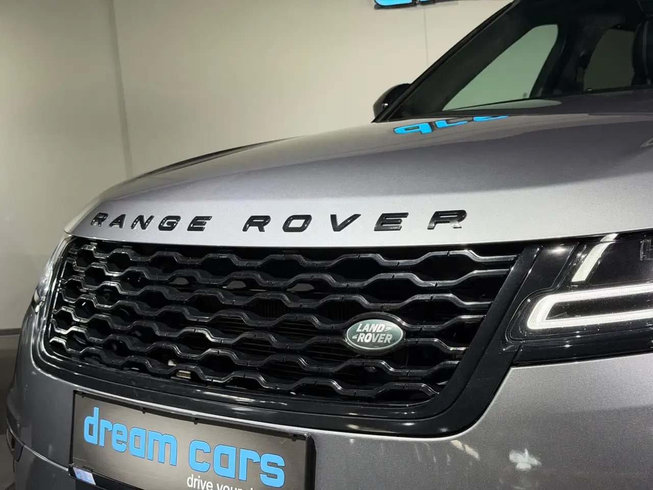 Land Rover Range Rover Velar 2.0 d Velar R-Dynamic / PANO / LEDER / VOLL Bild 8
