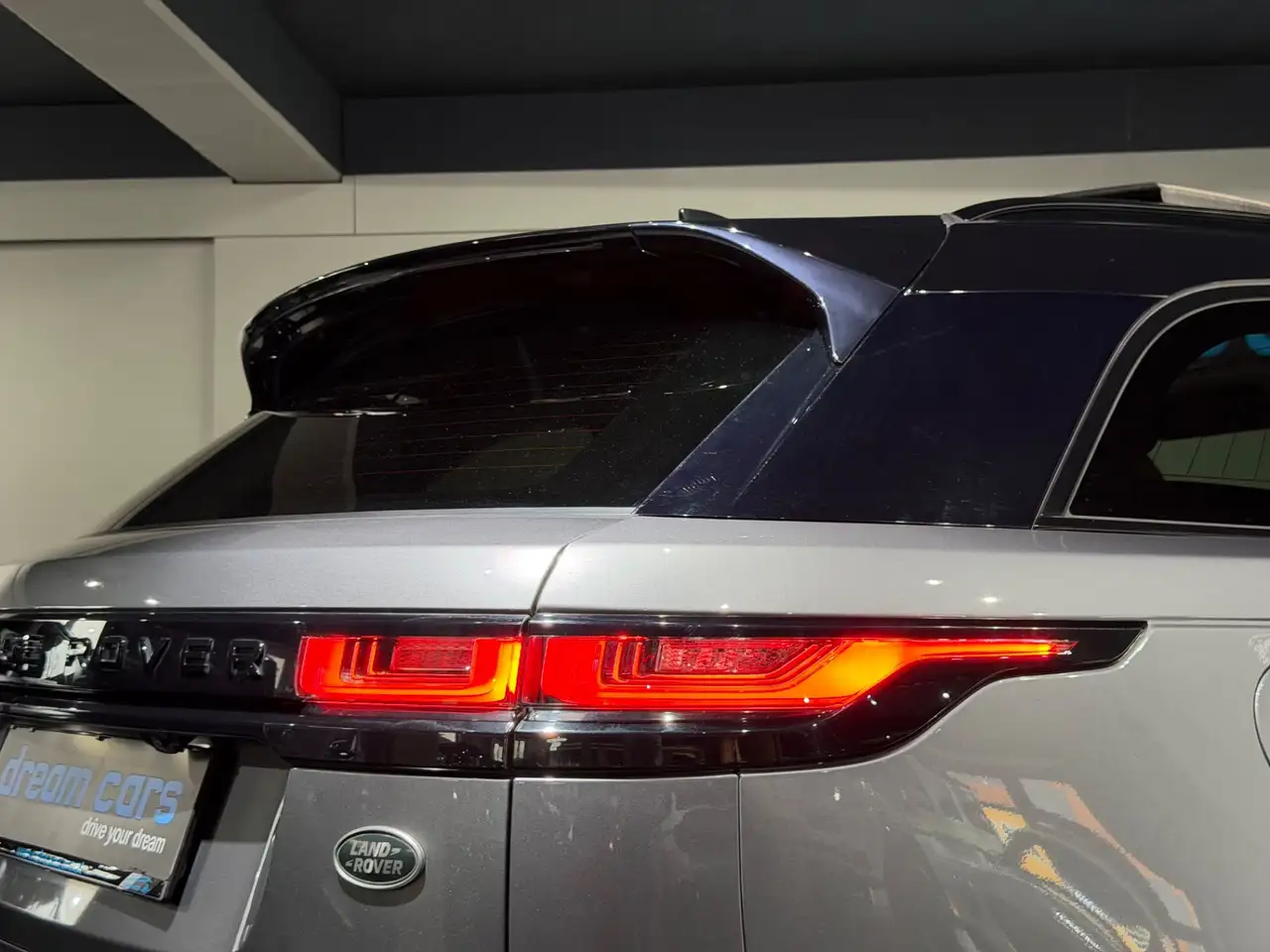 Land Rover Range Rover Velar 2.0 d Velar R-Dynamic / PANO / LEDER / VOLL Bild 13