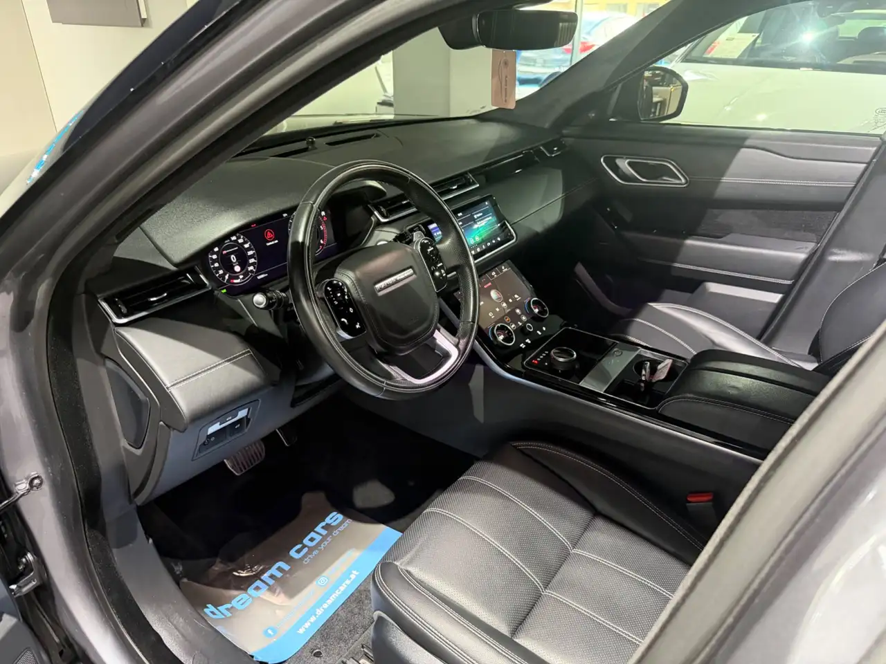 Land Rover Range Rover Velar 2.0 d Velar R-Dynamic / PANO / LEDER / VOLL Bild 25
