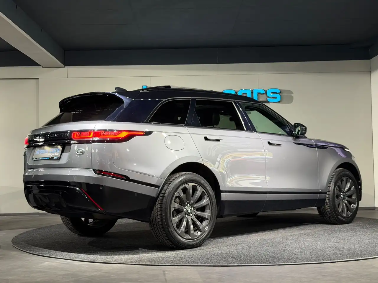 Land Rover Range Rover Velar 2.0 d Velar R-Dynamic / PANO / LEDER / VOLL Bild 2