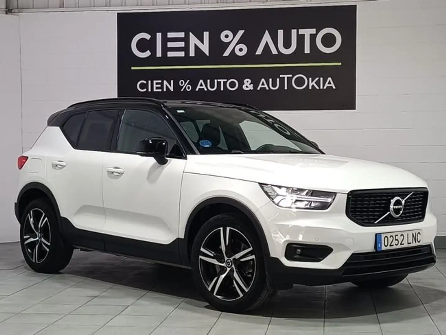 Volvo XC40 T5 Recharge R-Design Aut. Blanco - 2