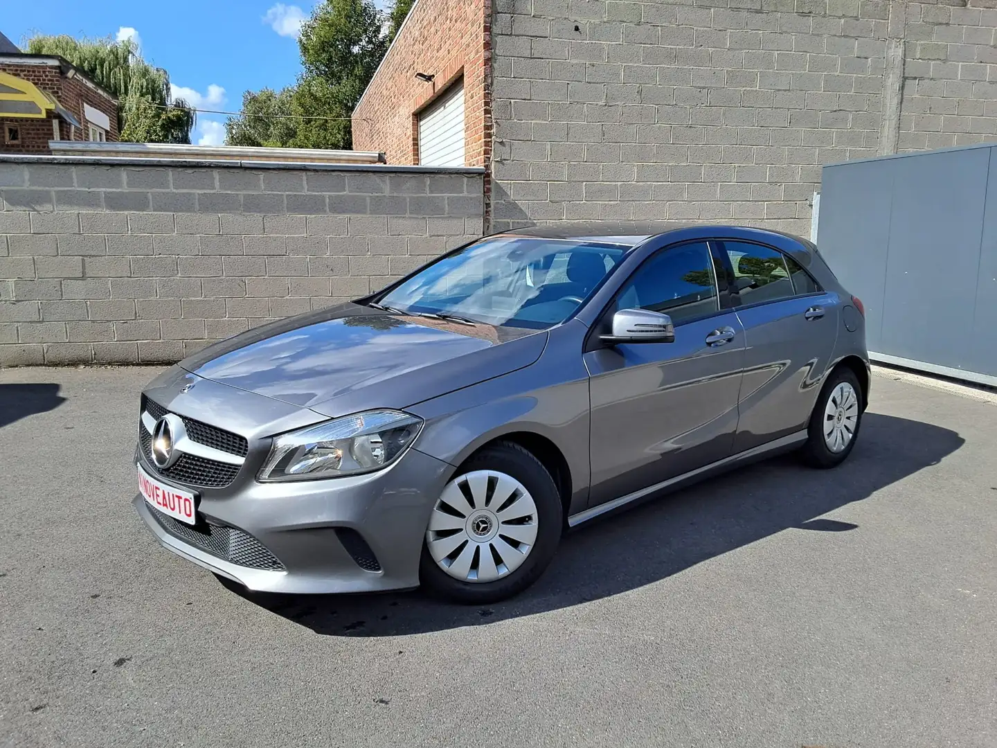 Mercedes-Benz A 180 A 180d Edition *NAVI AIRCO 1STE EIGENAAR* Grijs - 2