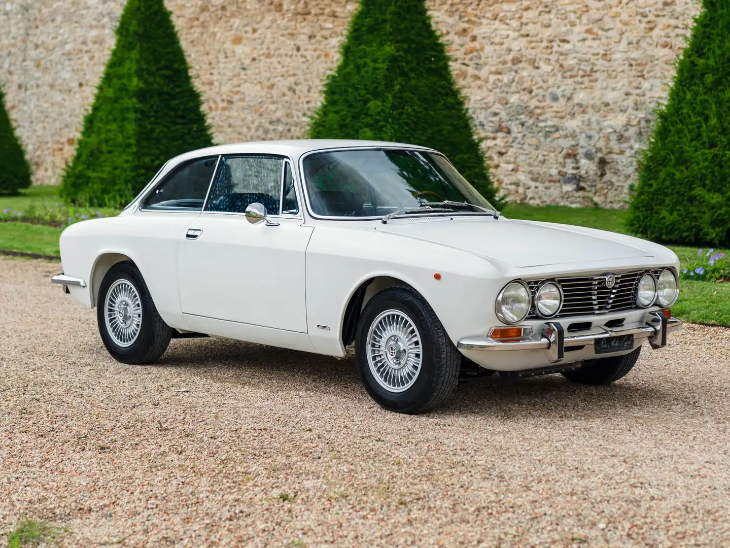 Alfa Romeo Giulia 2000 GT Veloce Blanc - 1