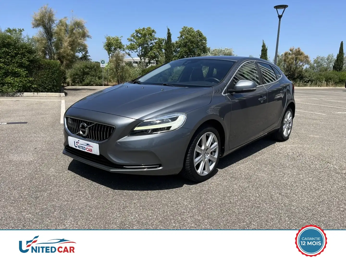 Volvo V40 D2 120 cv Version Inscription PHASE 2 Gris - 1