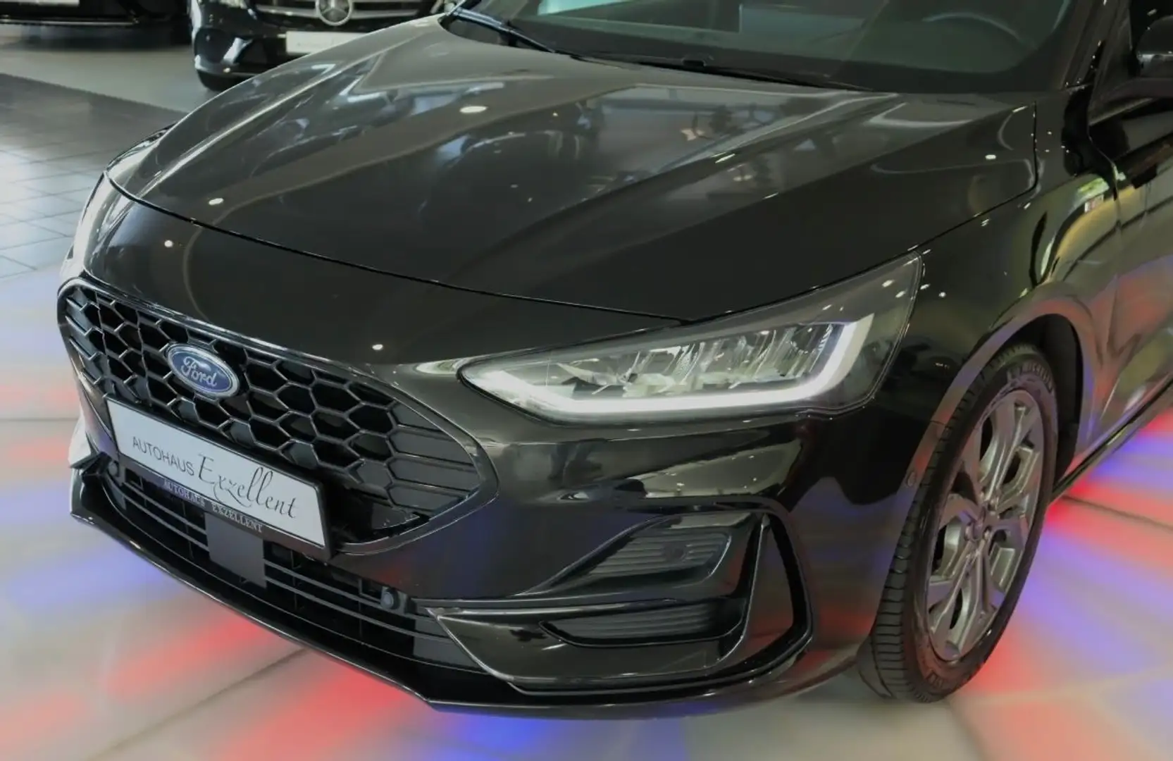 Ford Focus Turnier ST-Line*NAVI*KAMERA*SHZ*PDC*LED* Schwarz - 2