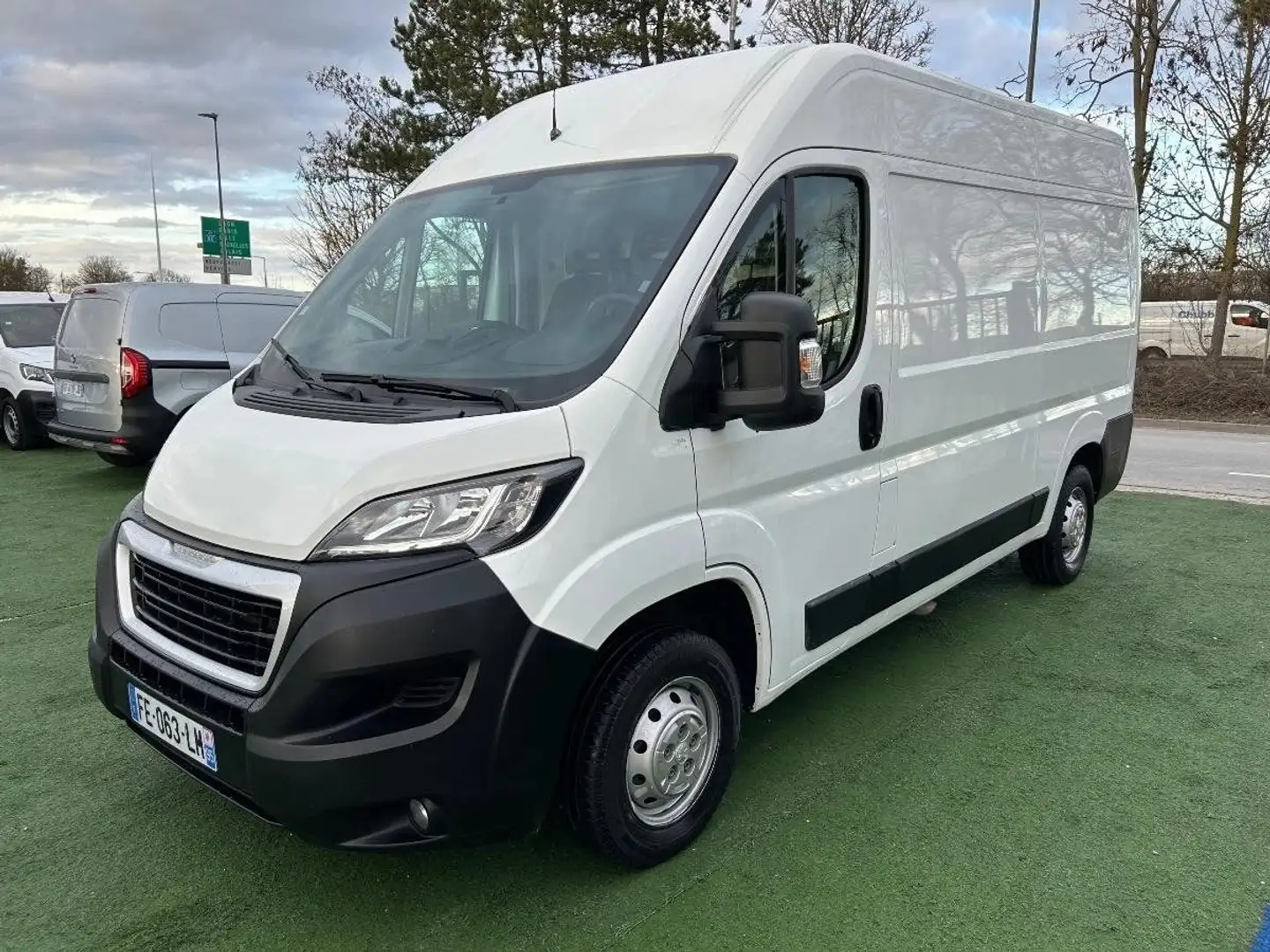 Peugeot Boxer Vu FOURGON 330 2.0 BLUEHDI 110 L2H2 PREMIUM Blanc - 1