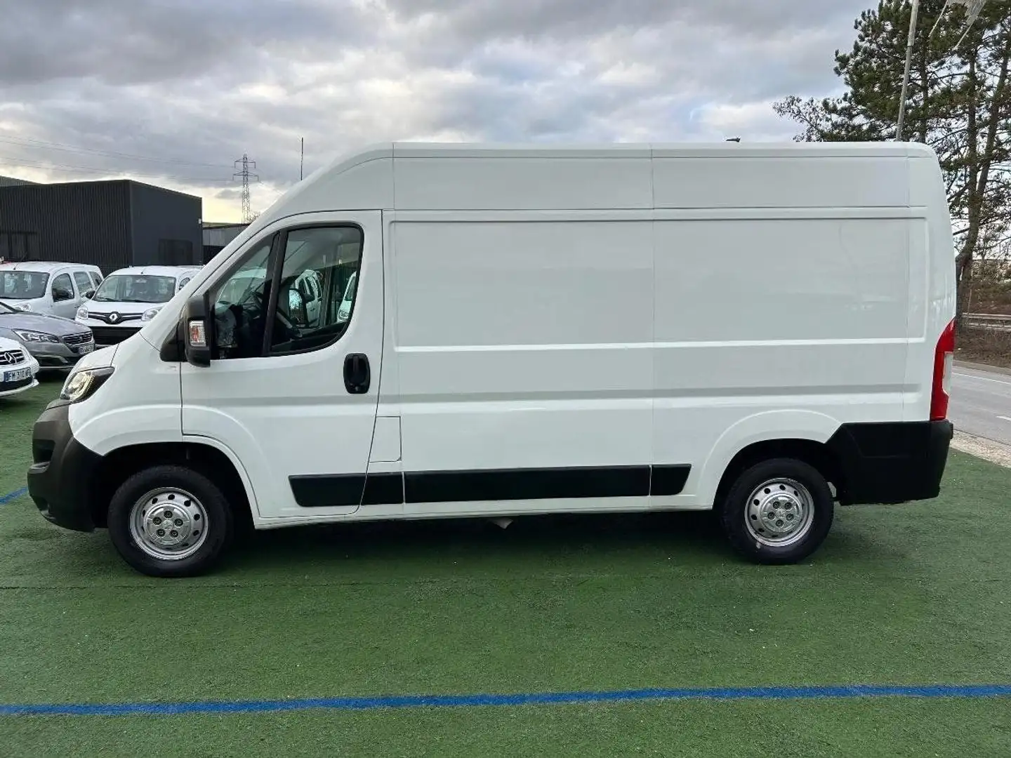 Peugeot Boxer Vu FOURGON 330 2.0 BLUEHDI 110 L2H2 PREMIUM Blanc - 2