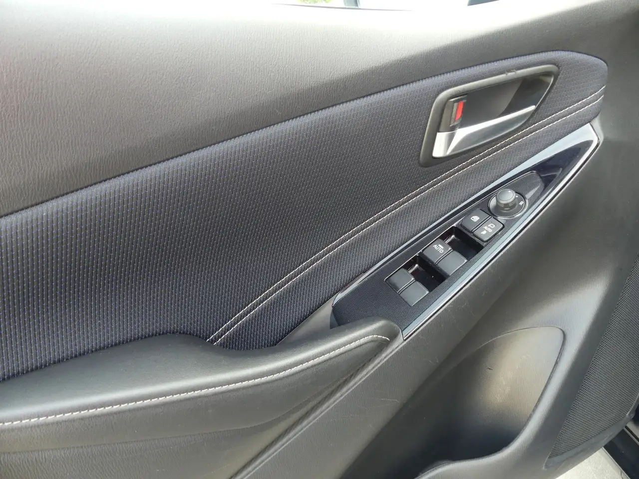 Mazda 2 e-SKYACTIV-G 90 M Hybrid Sports-Line, миниатюра 12