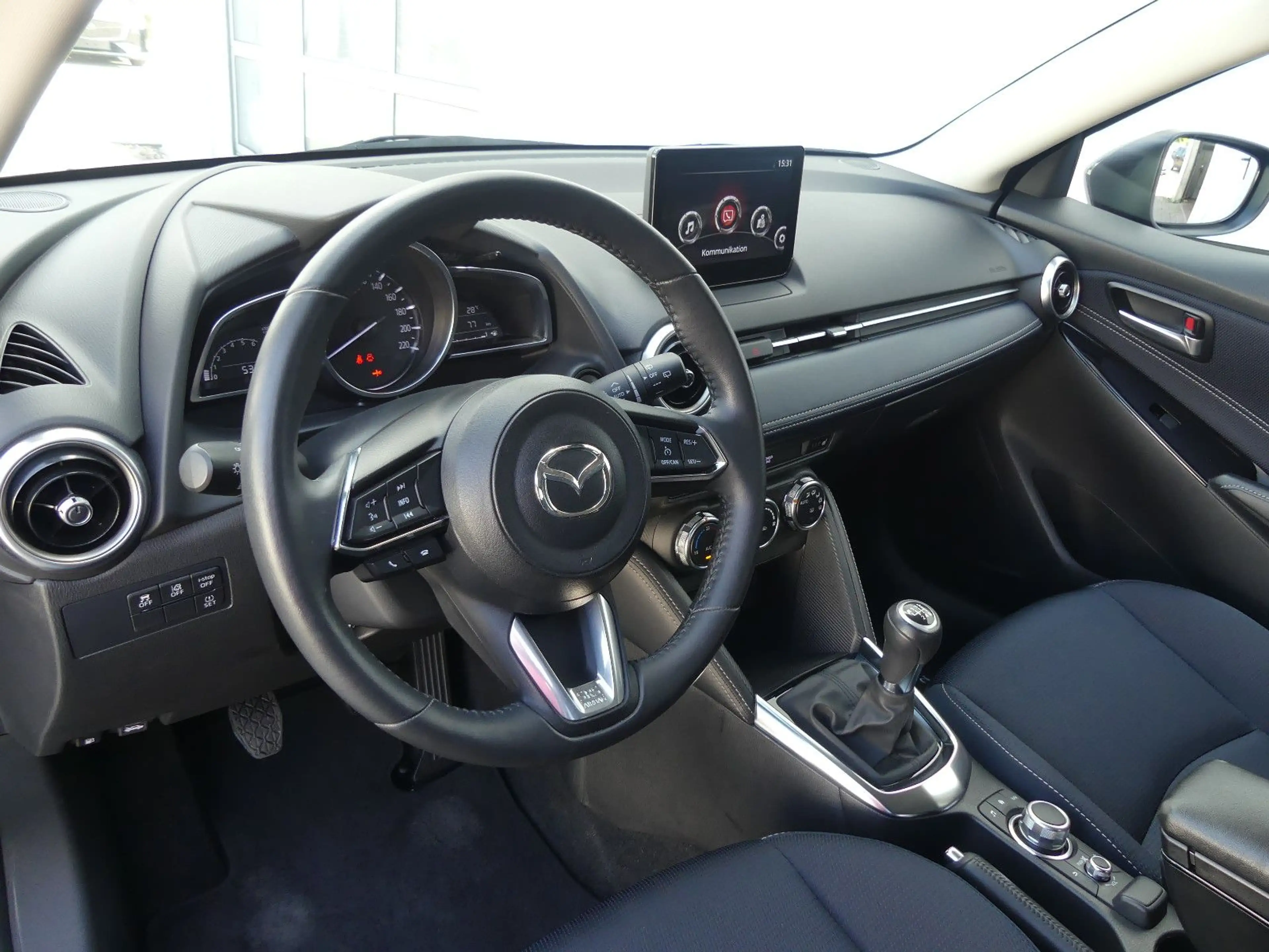 Mazda 2 e-SKYACTIV-G 90 M Hybrid Sports-Line — photo 11