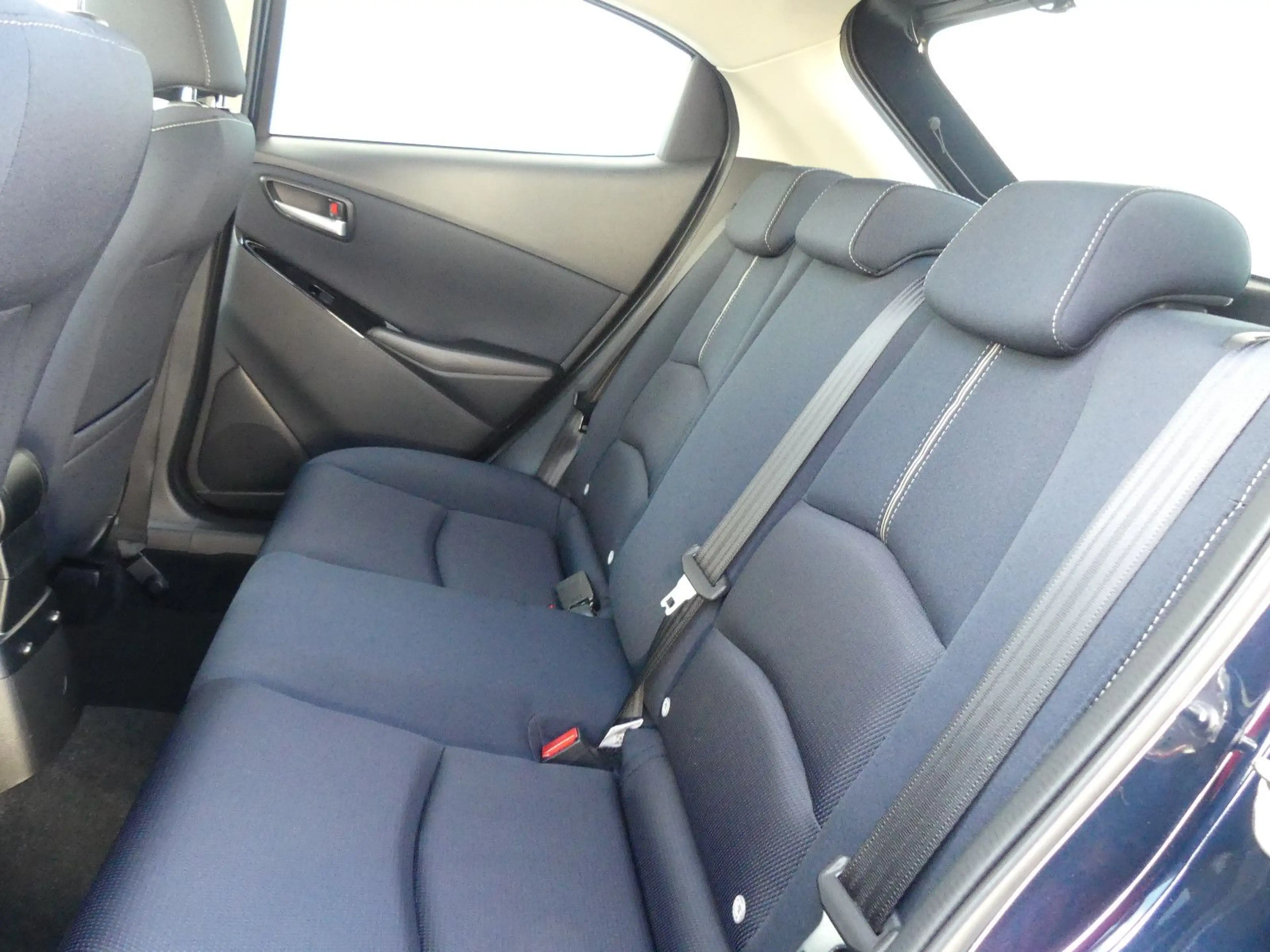 Mazda 2 e-SKYACTIV-G 90 M Hybrid Sports-Line — photo 9
