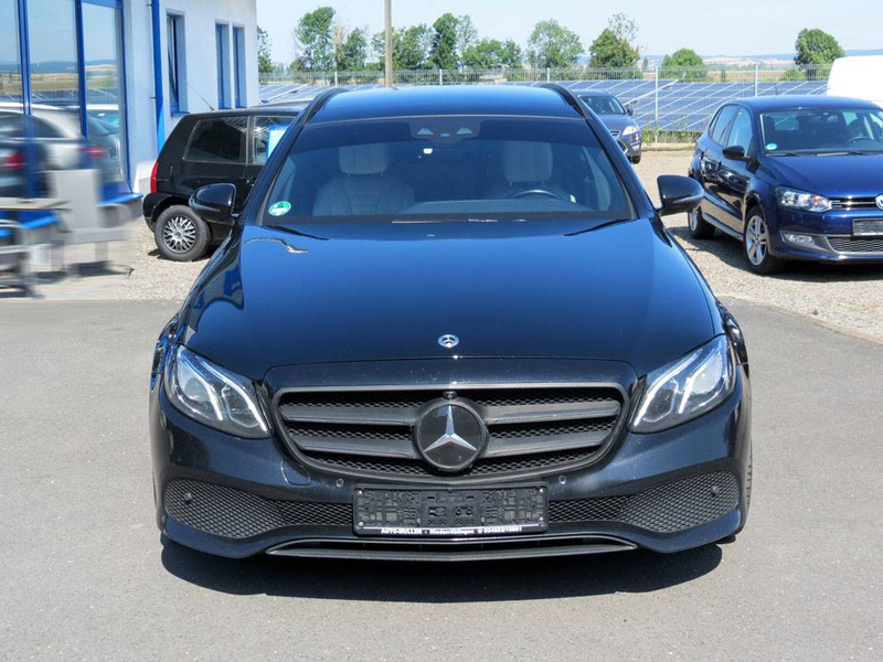 Mercedes-Benz E 400 d T-Modell 4M LED Distr. Widescreen Panorama — photo 4