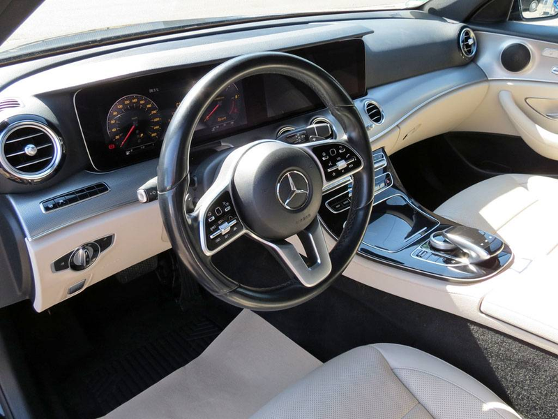 Mercedes-Benz E 400 d T-Modell 4M LED Distr. Widescreen Panorama — photo 8