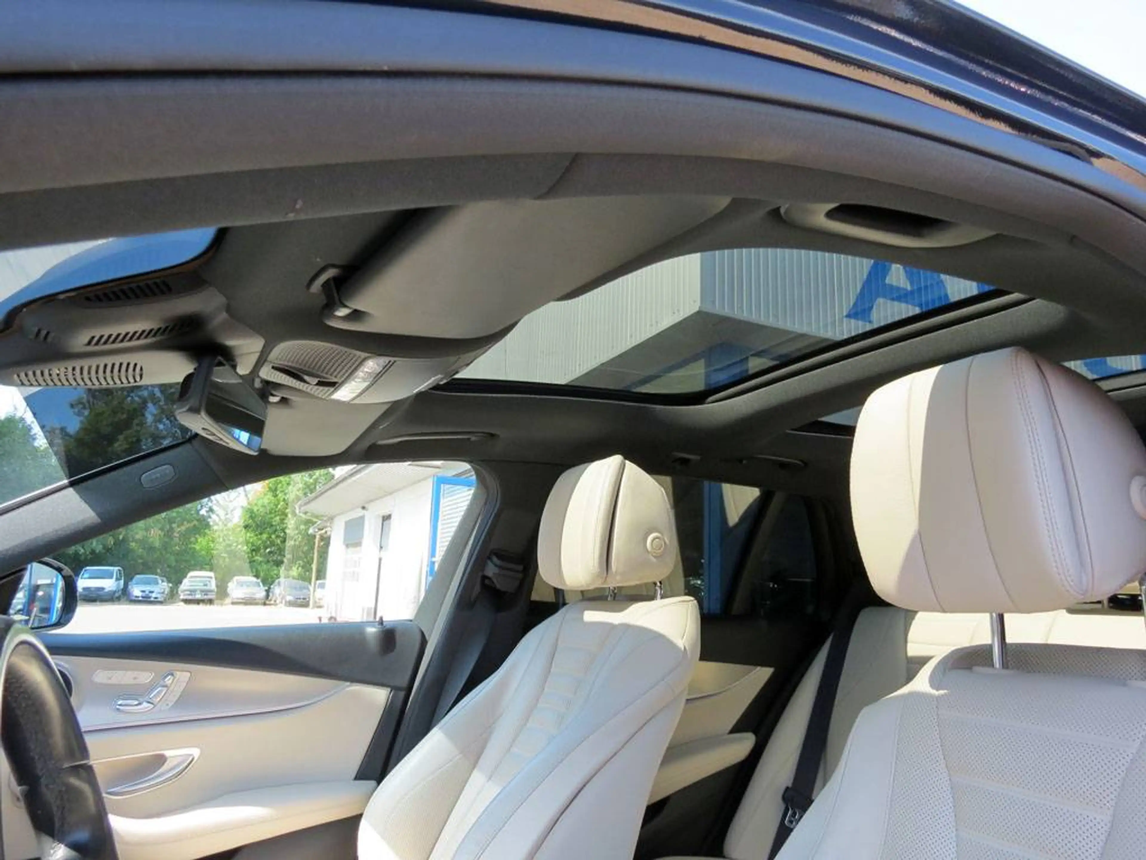 Mercedes-Benz E 400 d T-Modell 4M LED Distr. Widescreen Panorama — photo 15