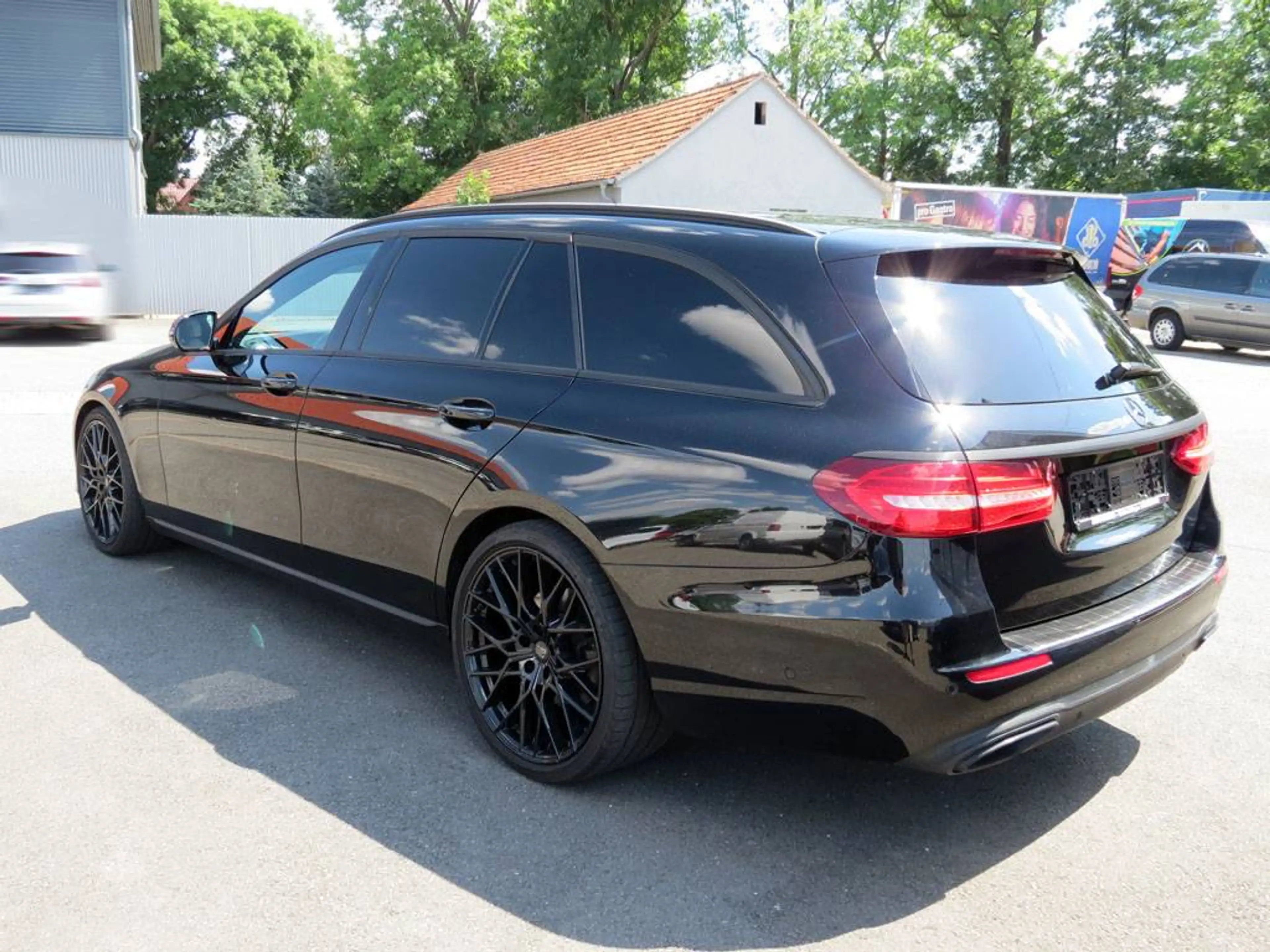 Mercedes-Benz E 400 d T-Modell 4M LED Distr. Widescreen Panorama — photo 2