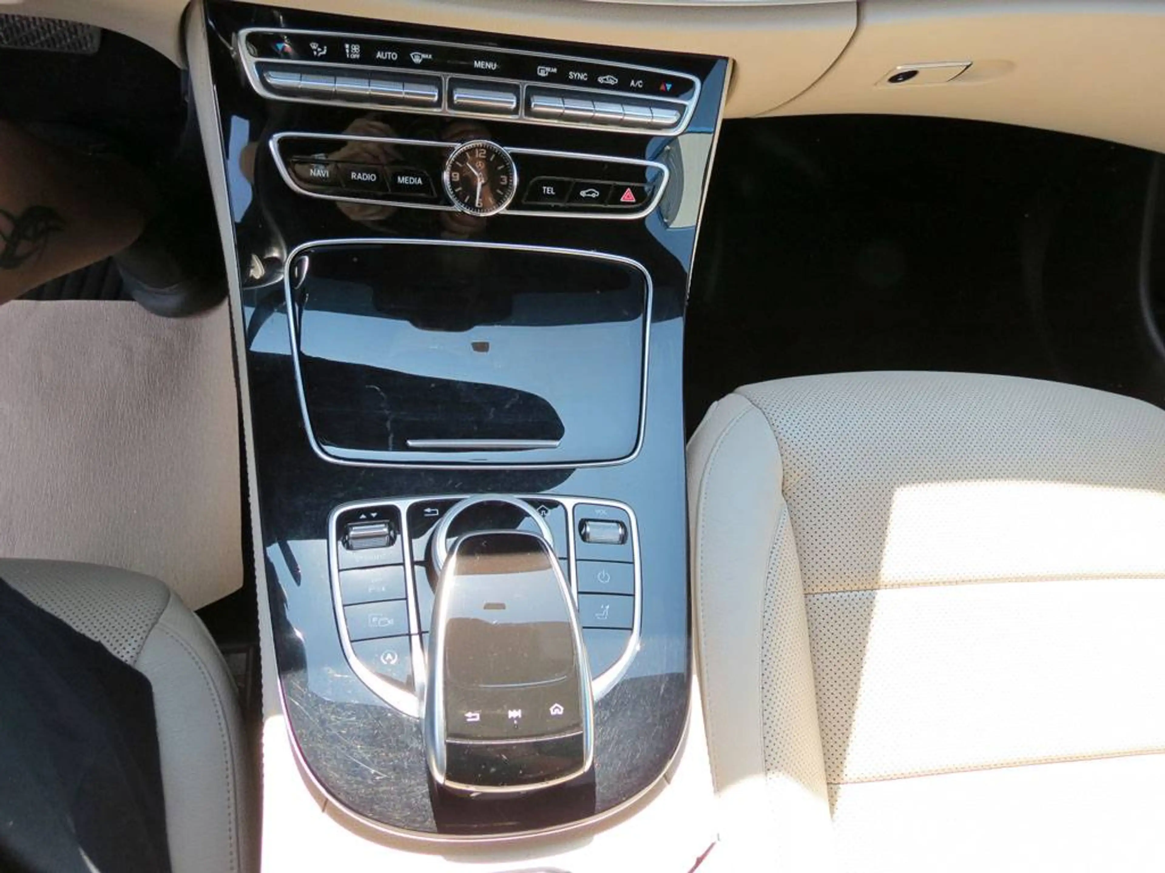 Mercedes-Benz E 400 d T-Modell 4M LED Distr. Widescreen Panorama — photo 14