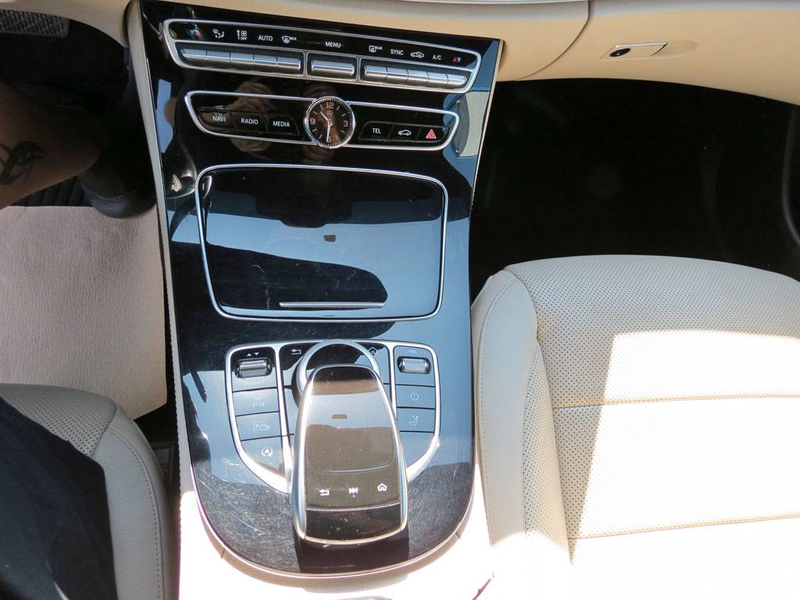 Mercedes-Benz E 400 d T-Modell 4M LED Distr. Widescreen Panorama — photo 14