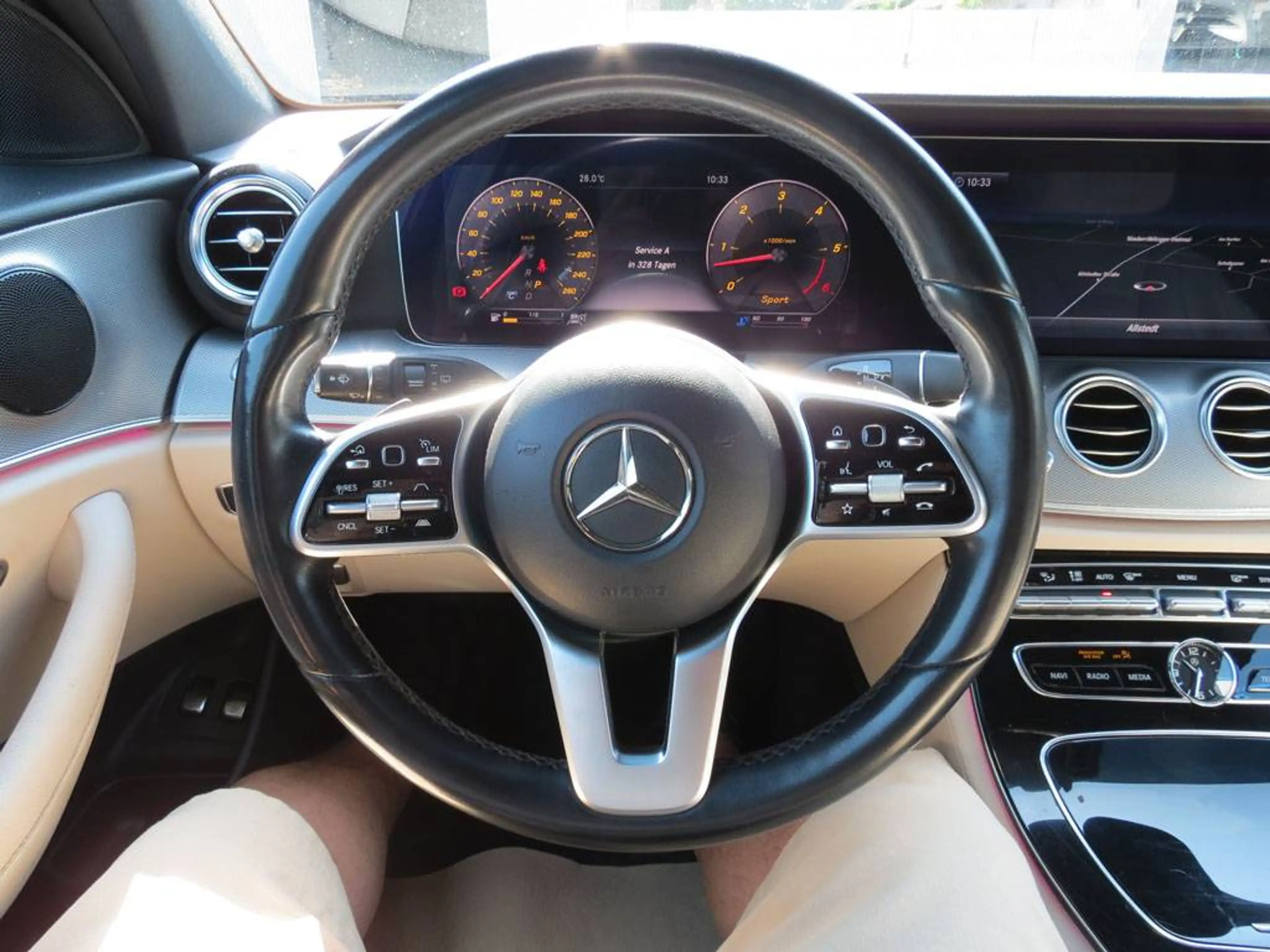 Mercedes-Benz E 400 d T-Modell 4M LED Distr. Widescreen Panorama — photo 10