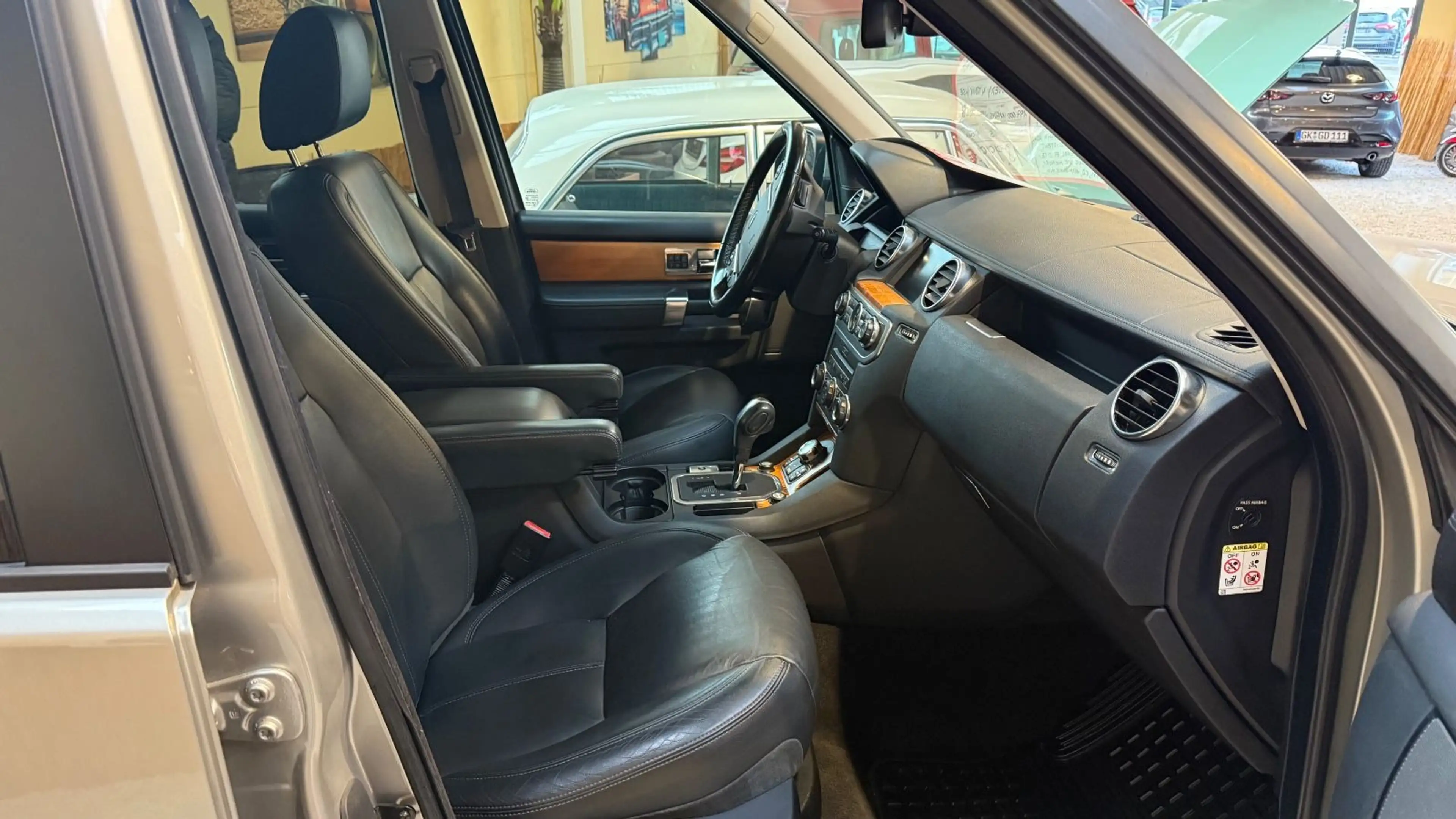 Land Rover Discovery 4 TDV6 HSE — photo 4