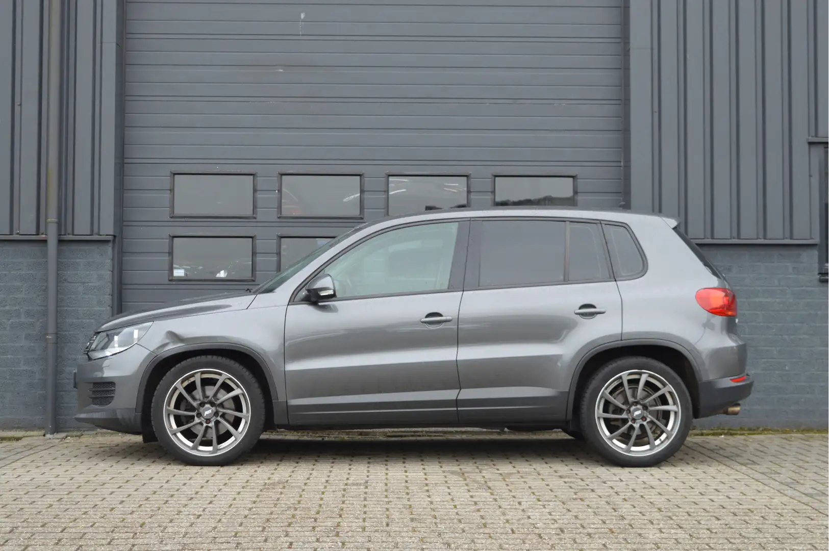 Volkswagen Tiguan 1.4 TSI Sport&Style Gris - 2